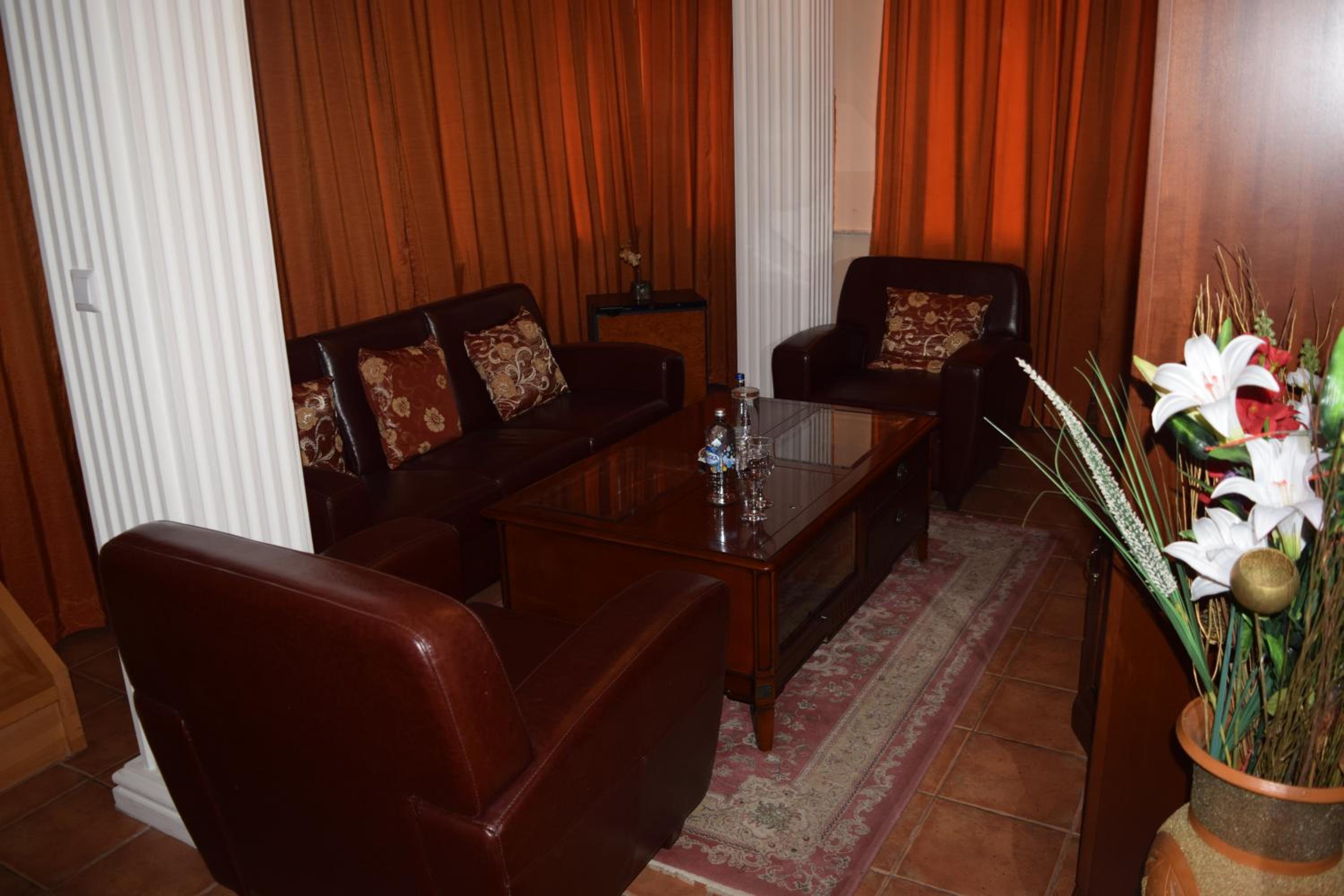 Superior King Room - Photo 11