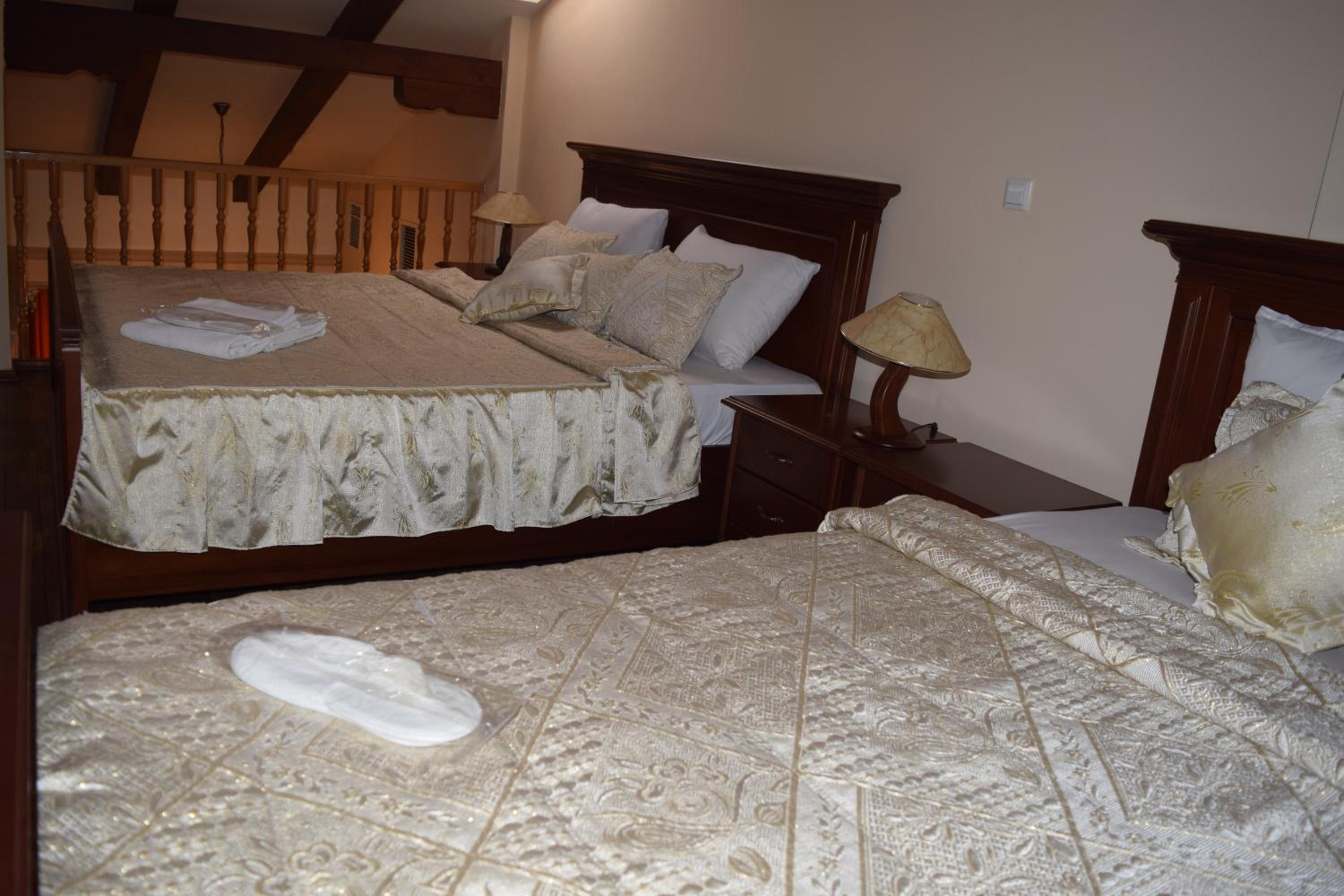 Superior King Room - Photo 10