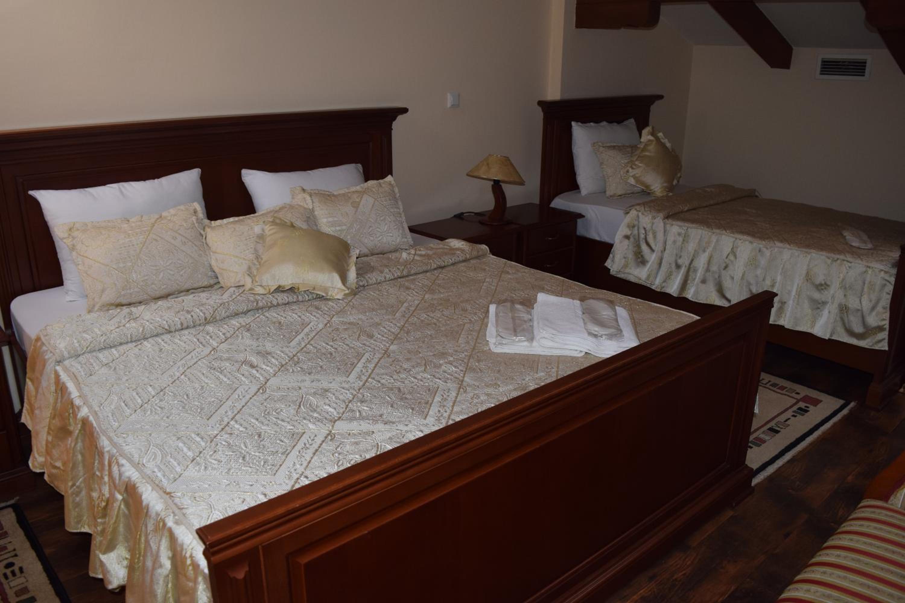 Superior King Room - Photo 4