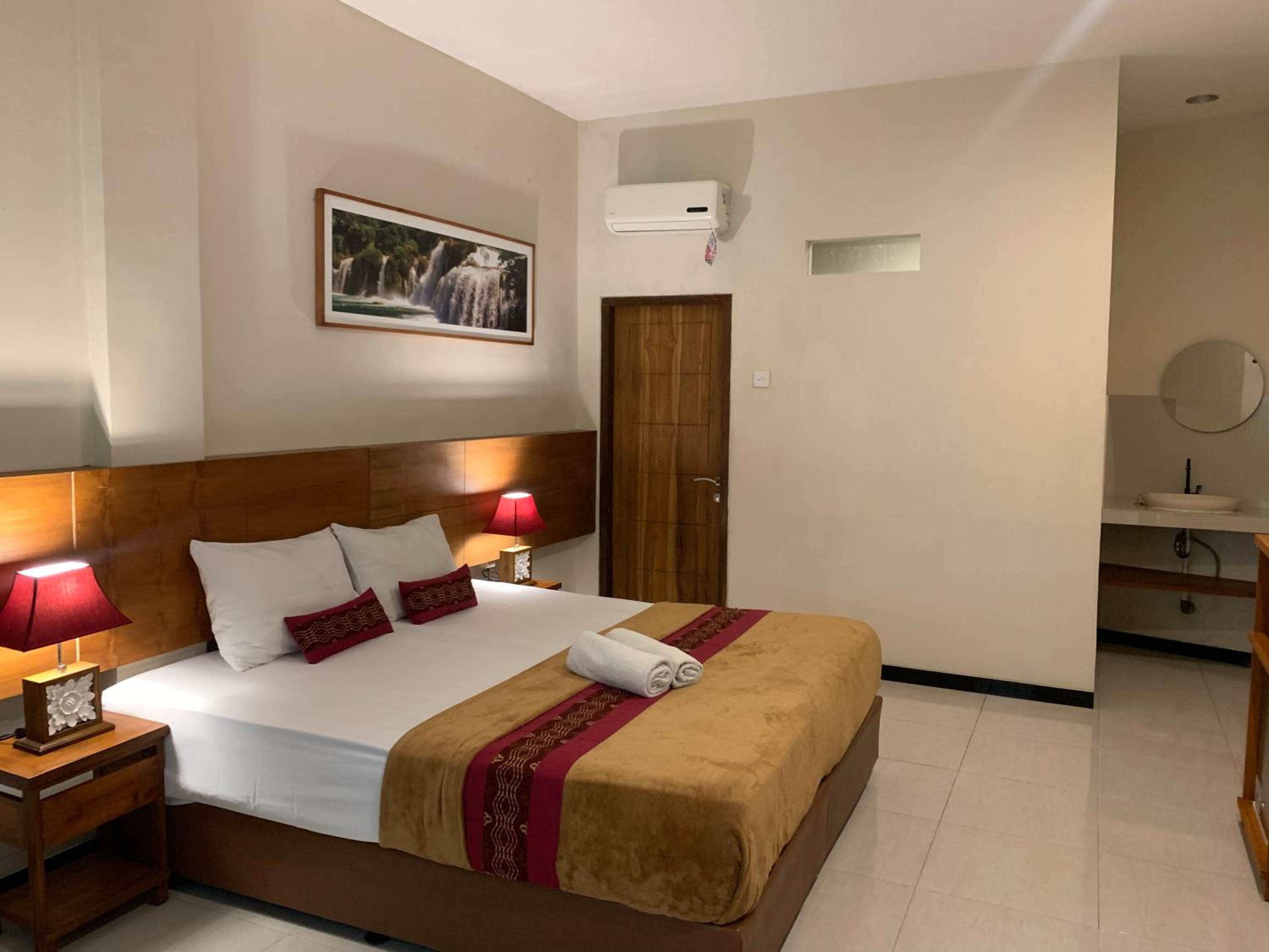 Deluxe Double Room with Balcony - Photo 4