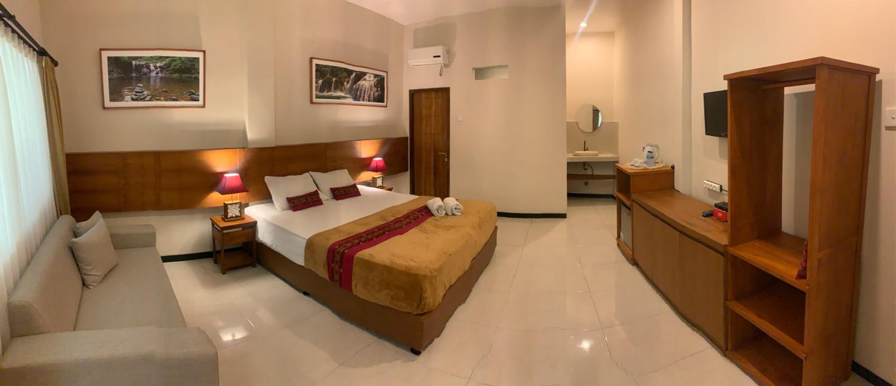Deluxe Double Room with Balcony - Photo 5