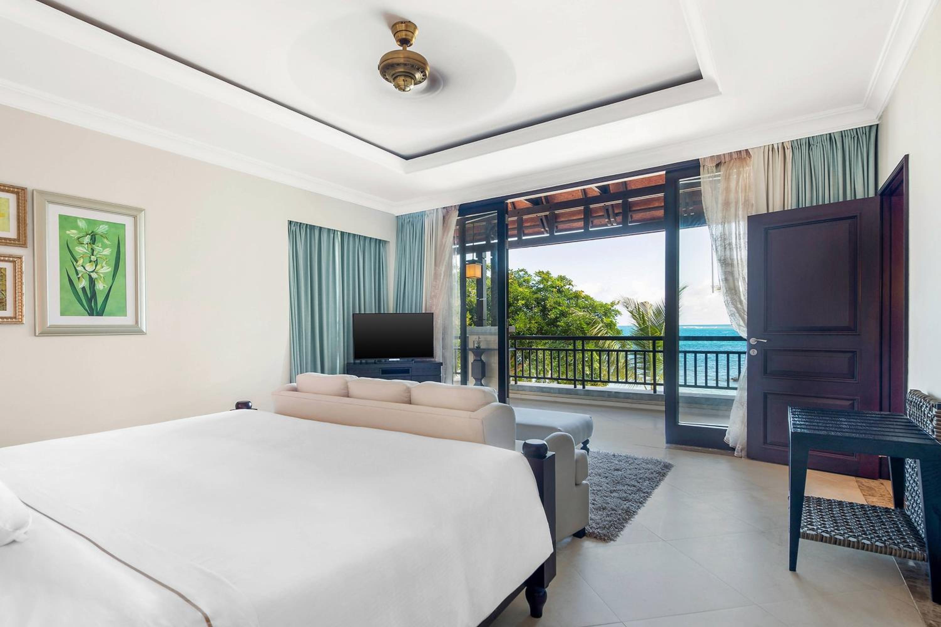 Beachfront Suite - Photo 1