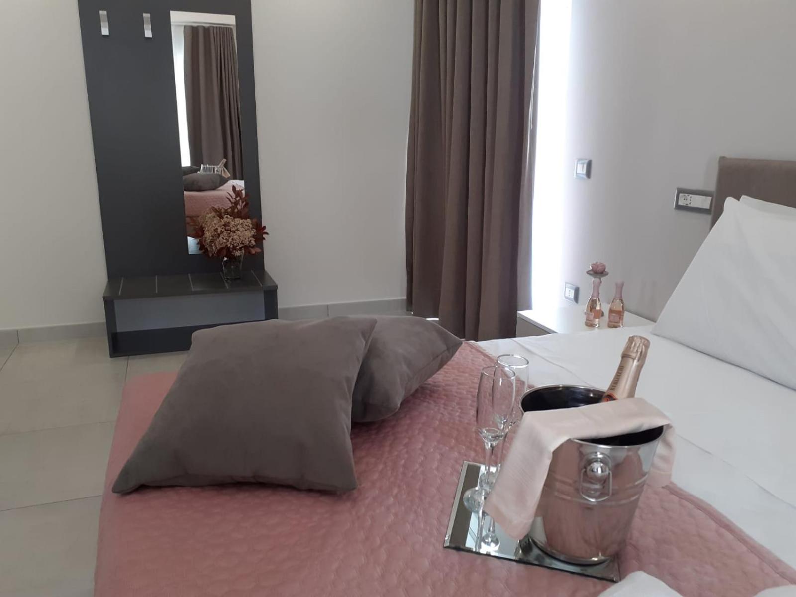 Deluxe Room - Photo 19