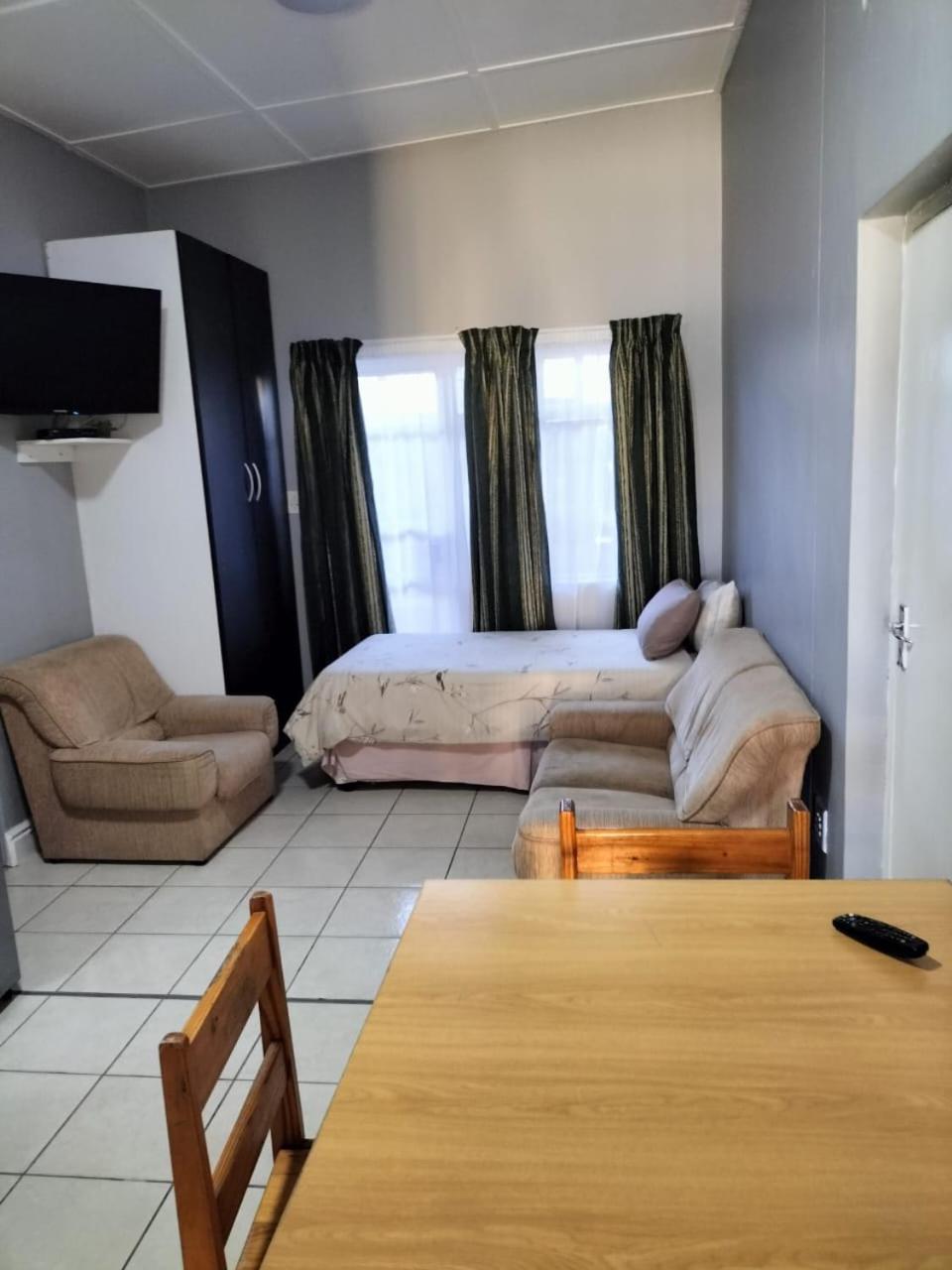 Double Room - Photo 9