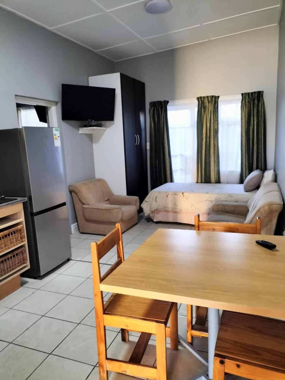 Double Room - Photo 7