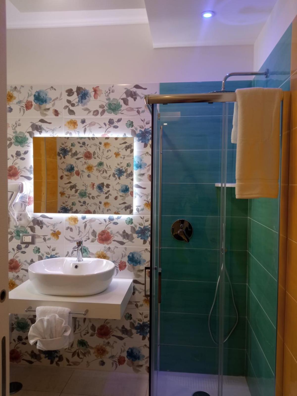 Deluxe Room - Photo 18