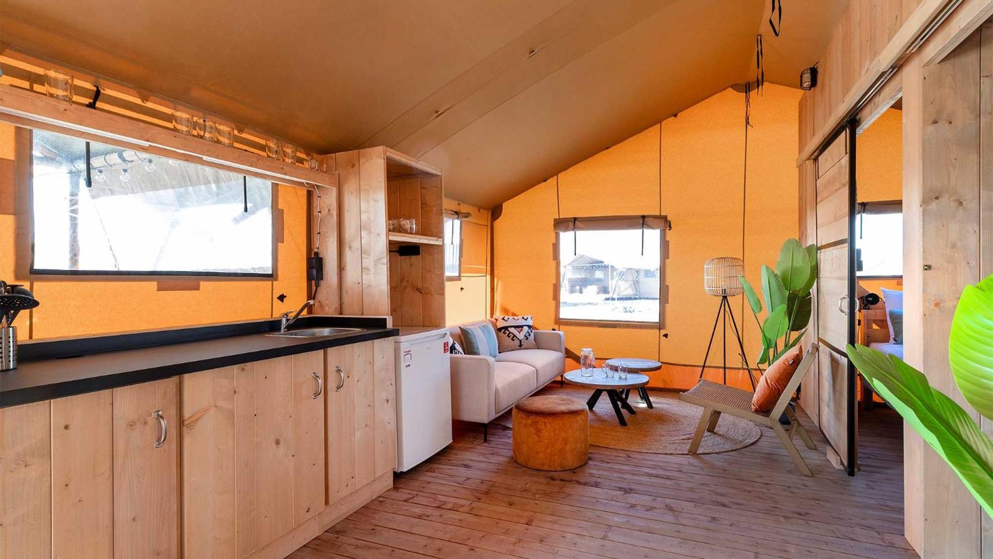 Luxe ingerichte safaritent met 2 slaapkamers