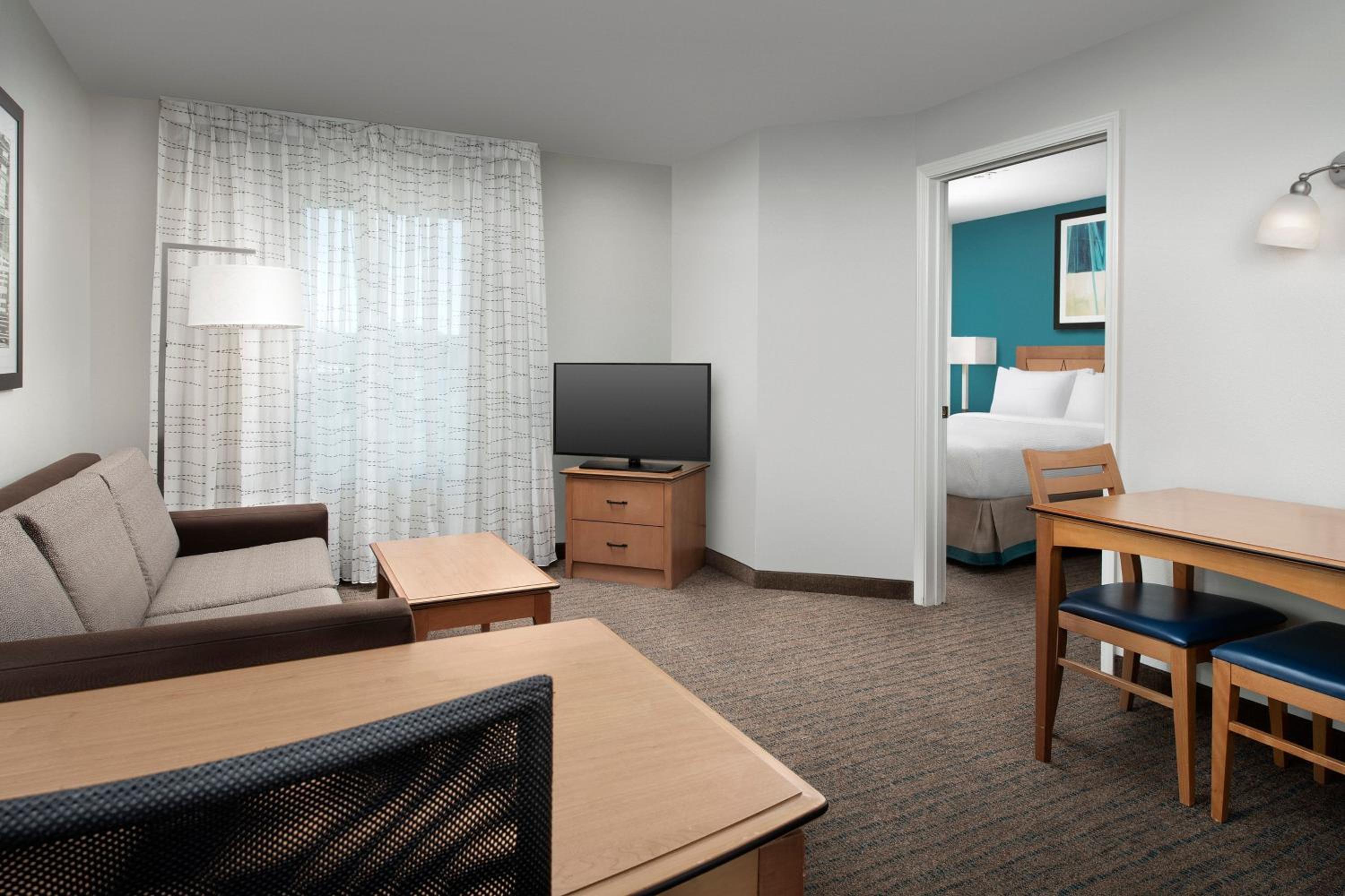 One-Bedroom Queen Suite - Photo 3