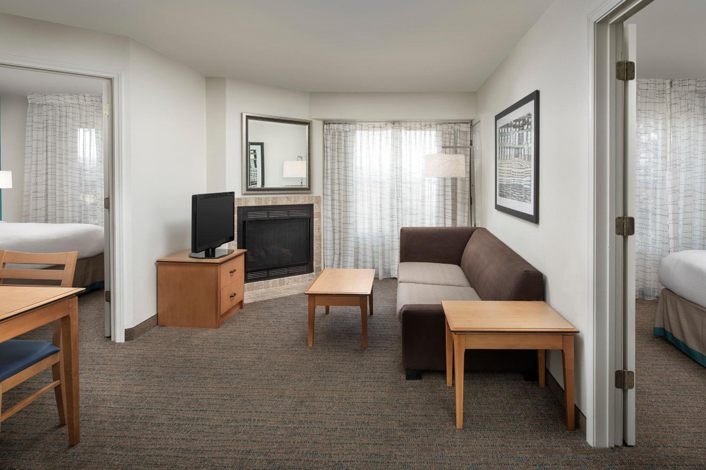 Two-Bedroom Suite - Photo 3