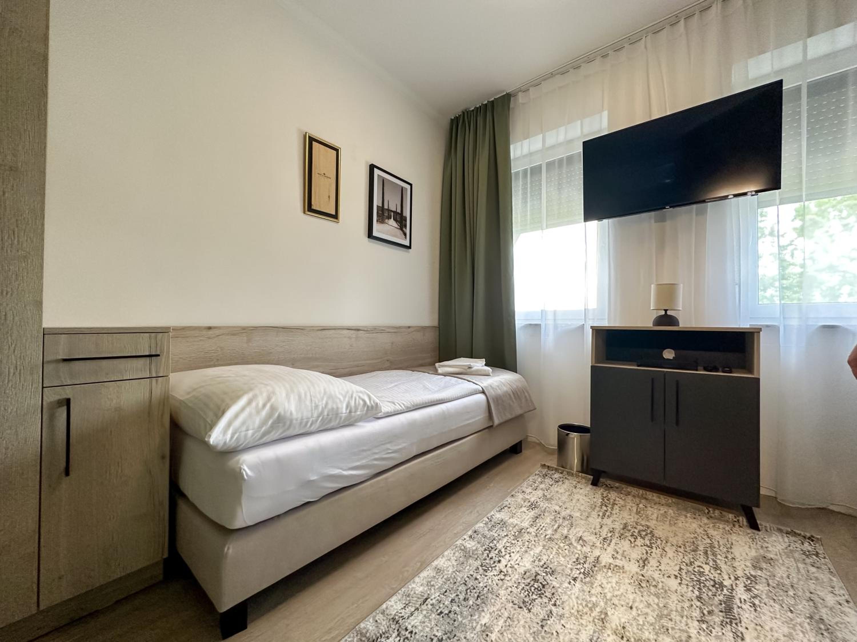Single Room photo 3