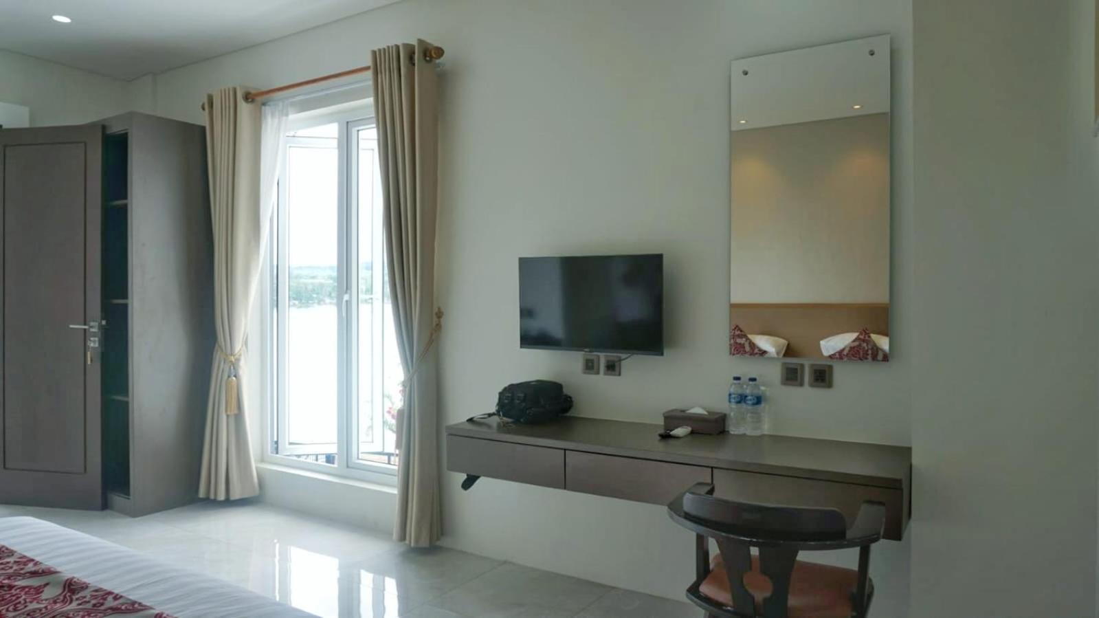 Suite with Lake View photo 2