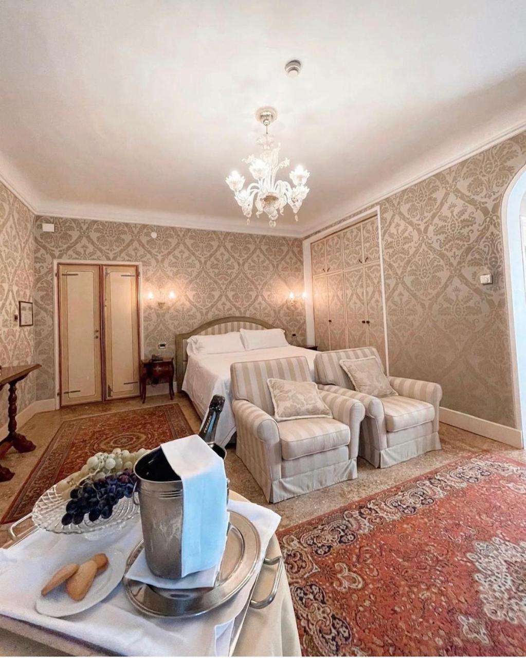 Suite with Park View - Photo 23