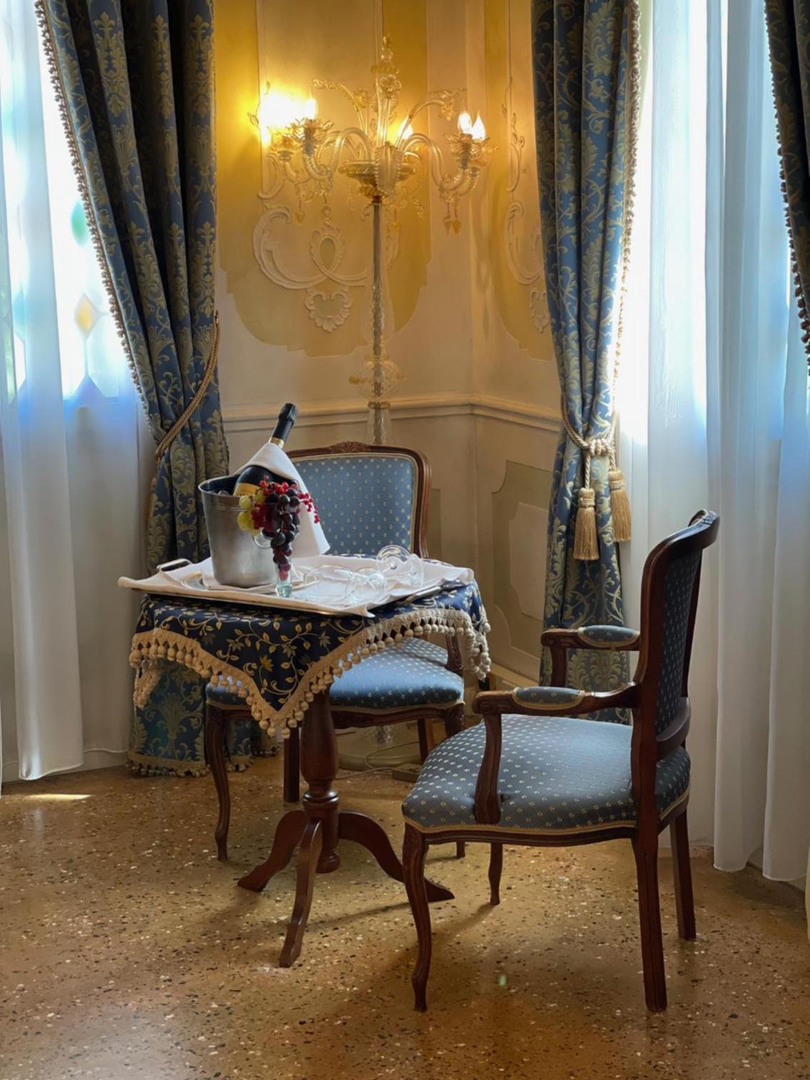 Suite with Park View - Photo 29