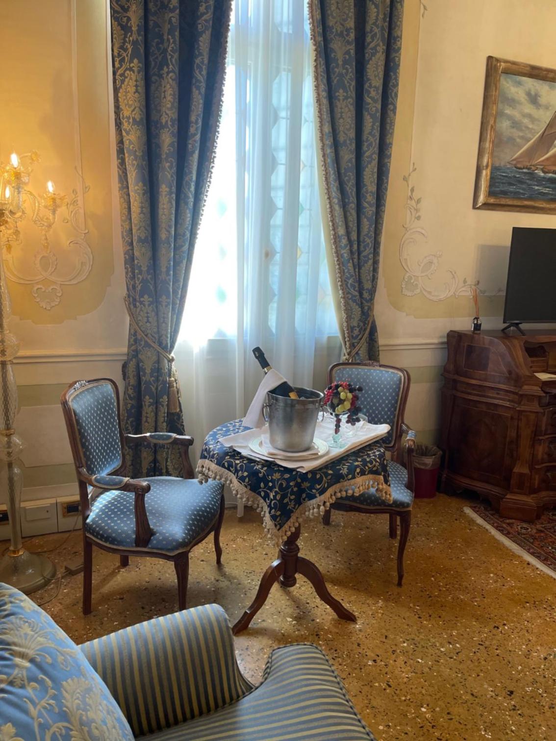 Suite with Park View - Photo 31