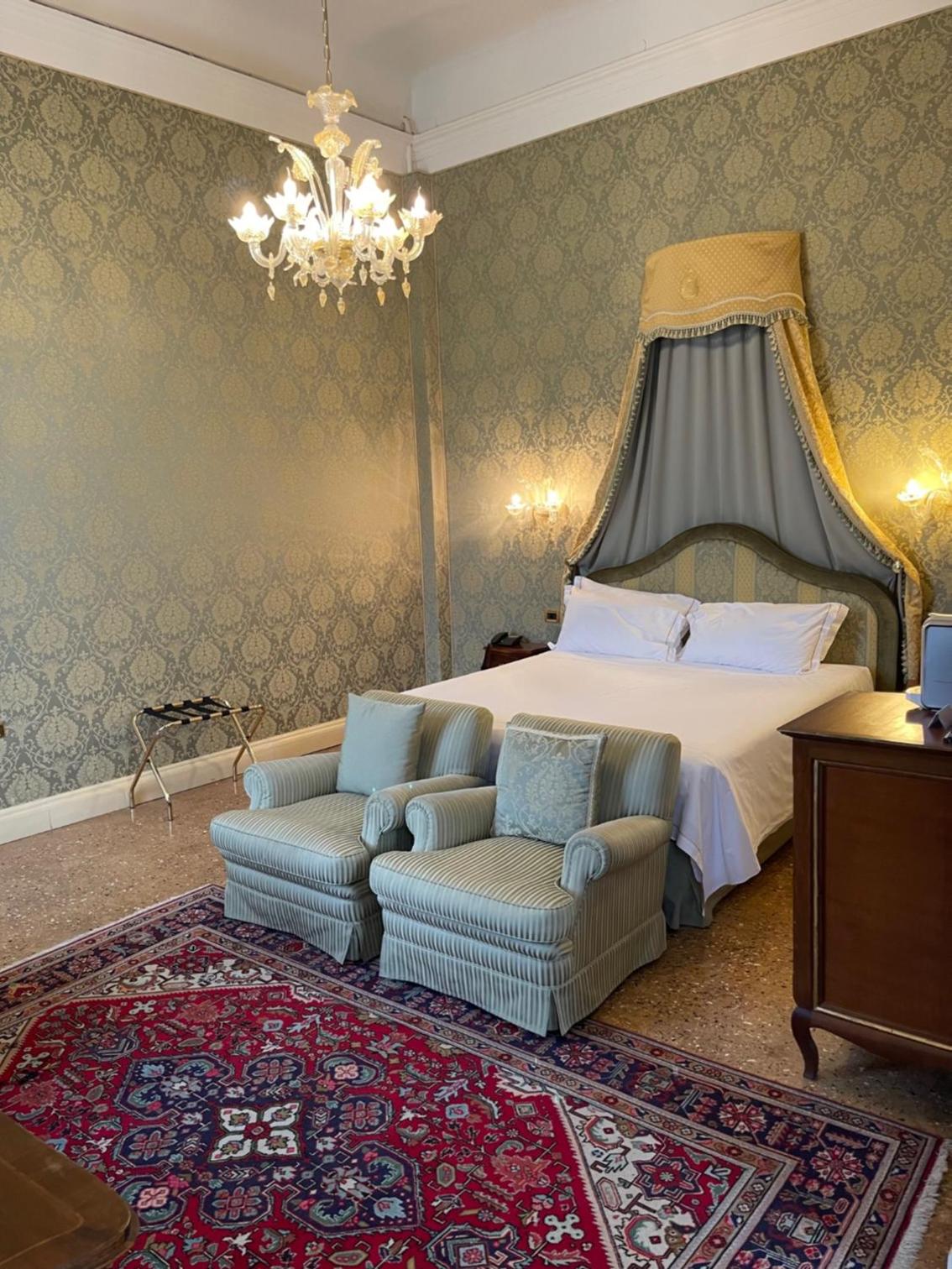 Suite with Park View - Photo 3