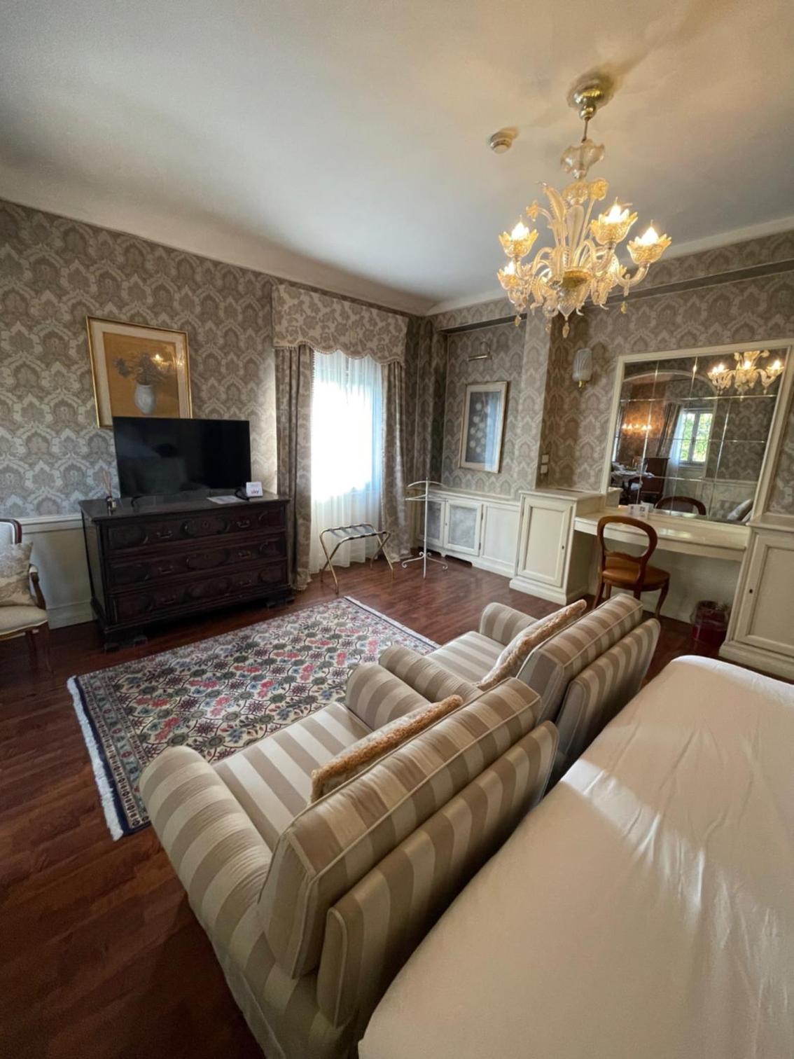 Suite with Park View - Photo 12
