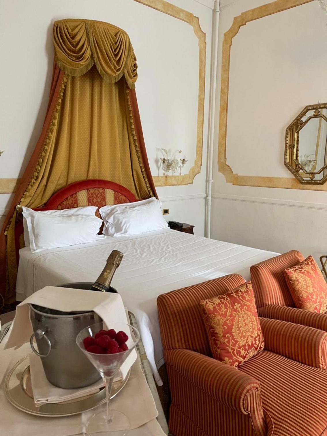 Suite with Park View - Photo 25