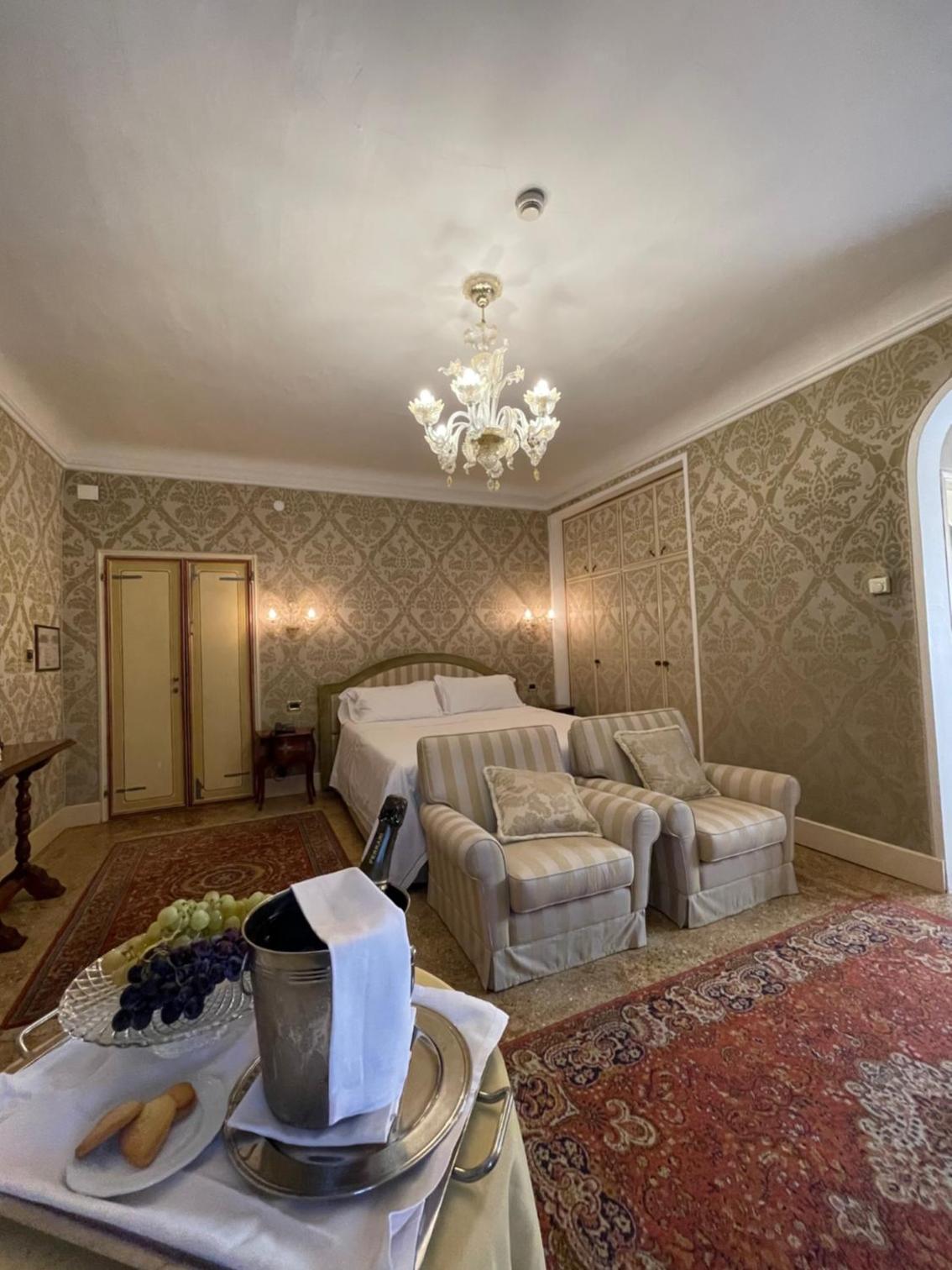 Suite with Park View - Photo 6