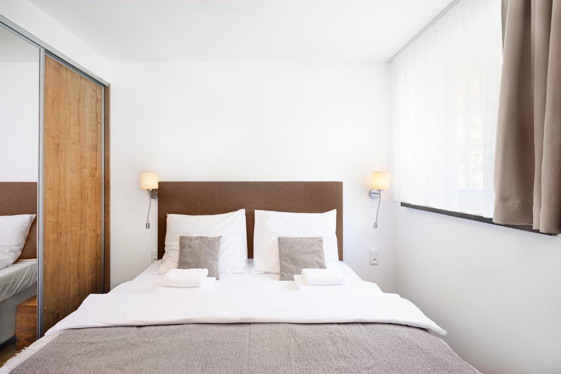 One-Bedroom Apartment - Photo 11