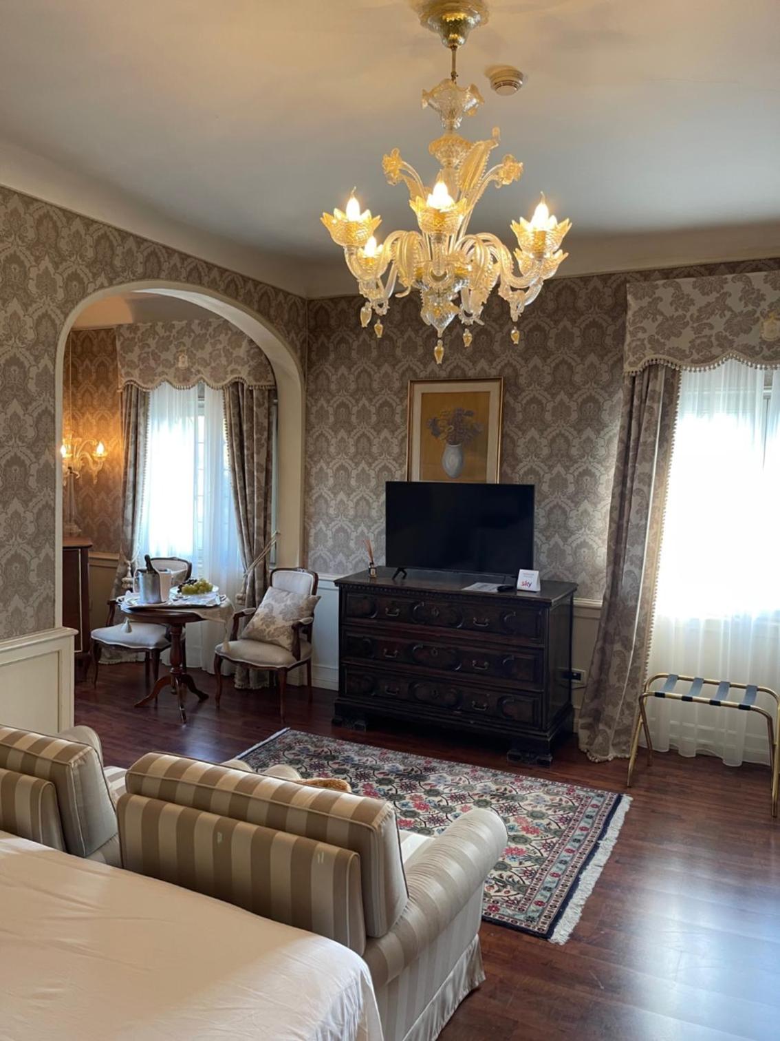 Suite with Park View - Photo 16