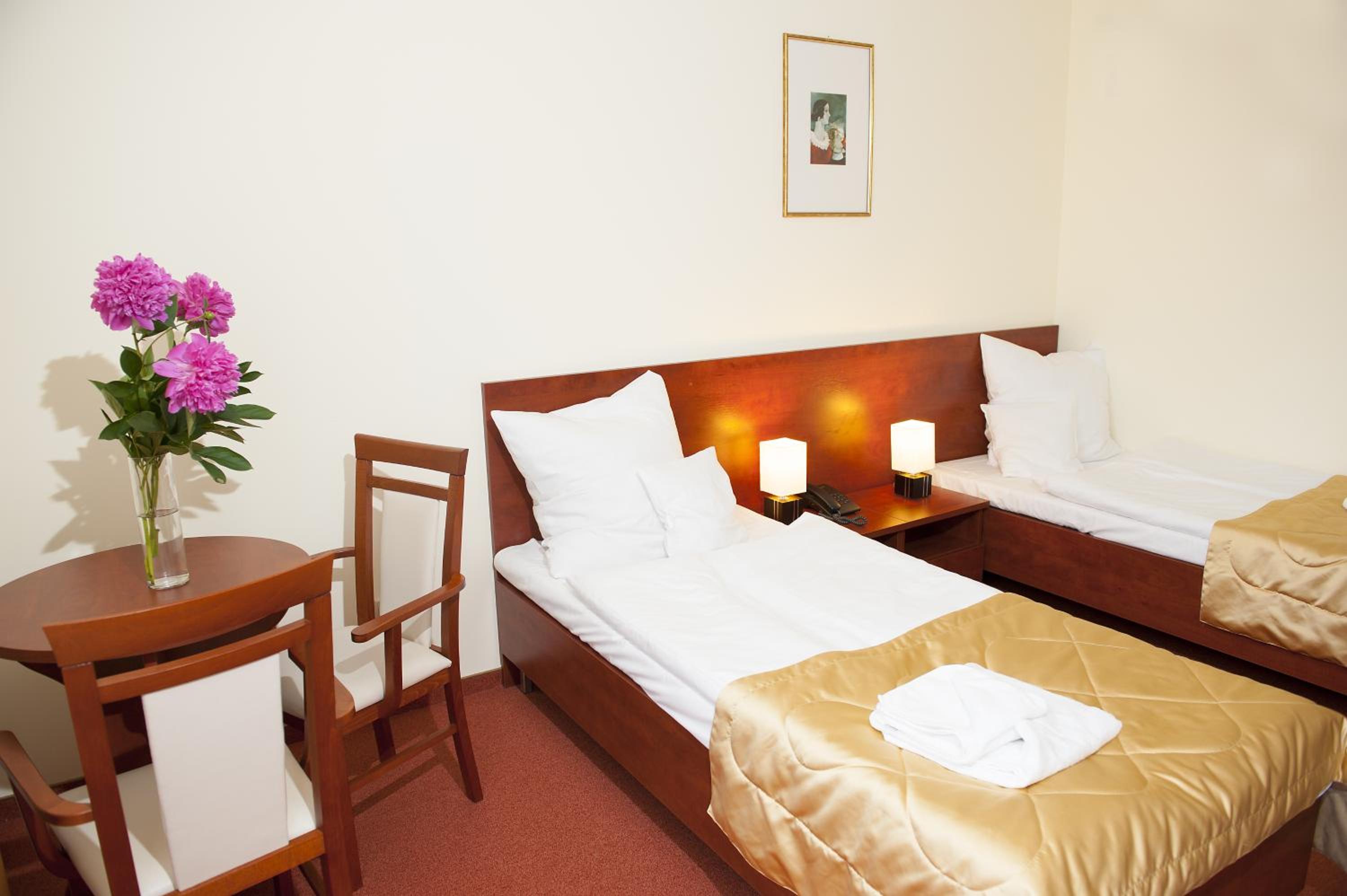 Standard Double Room - Photo 7