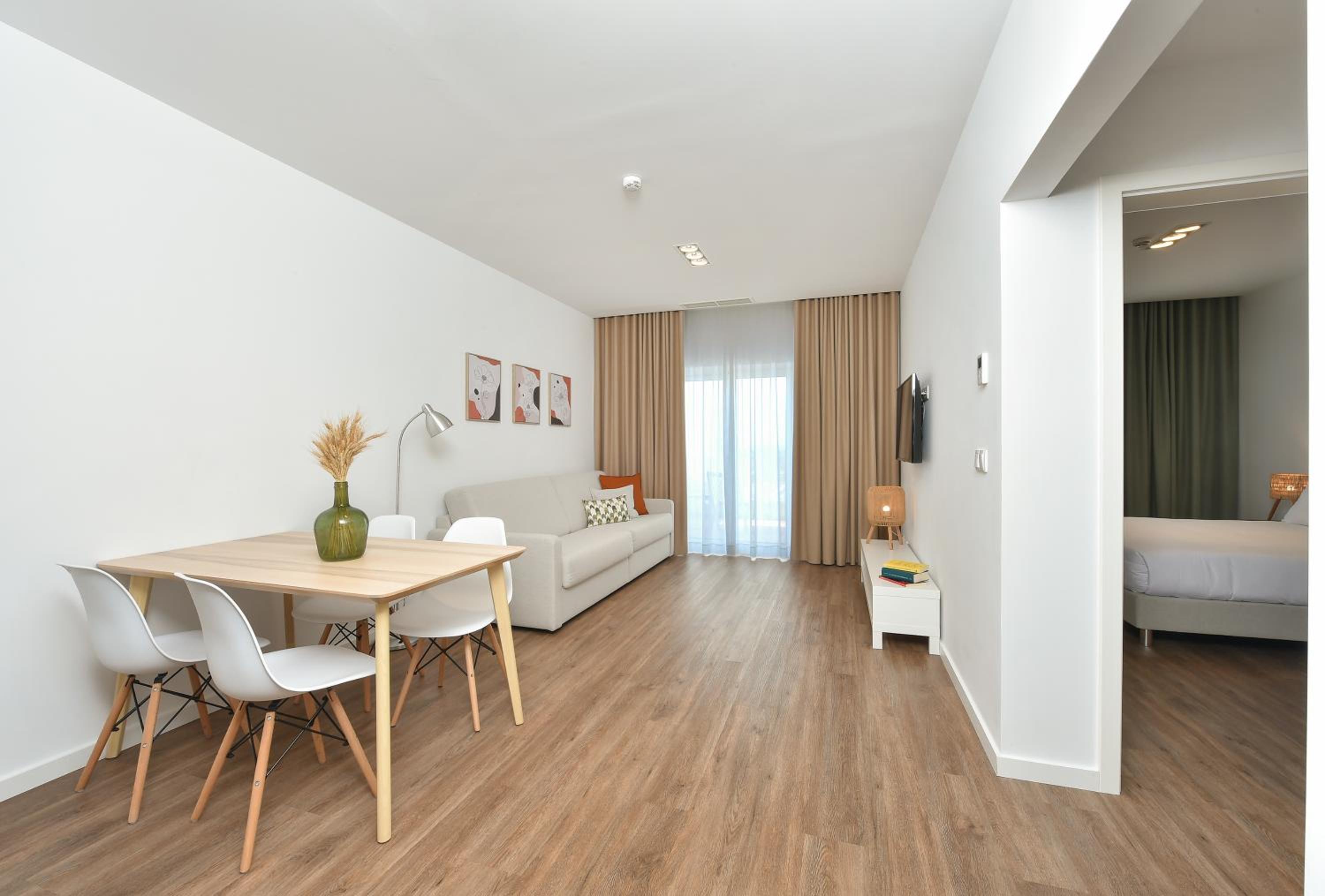 Suite with Pool View - Photo 1