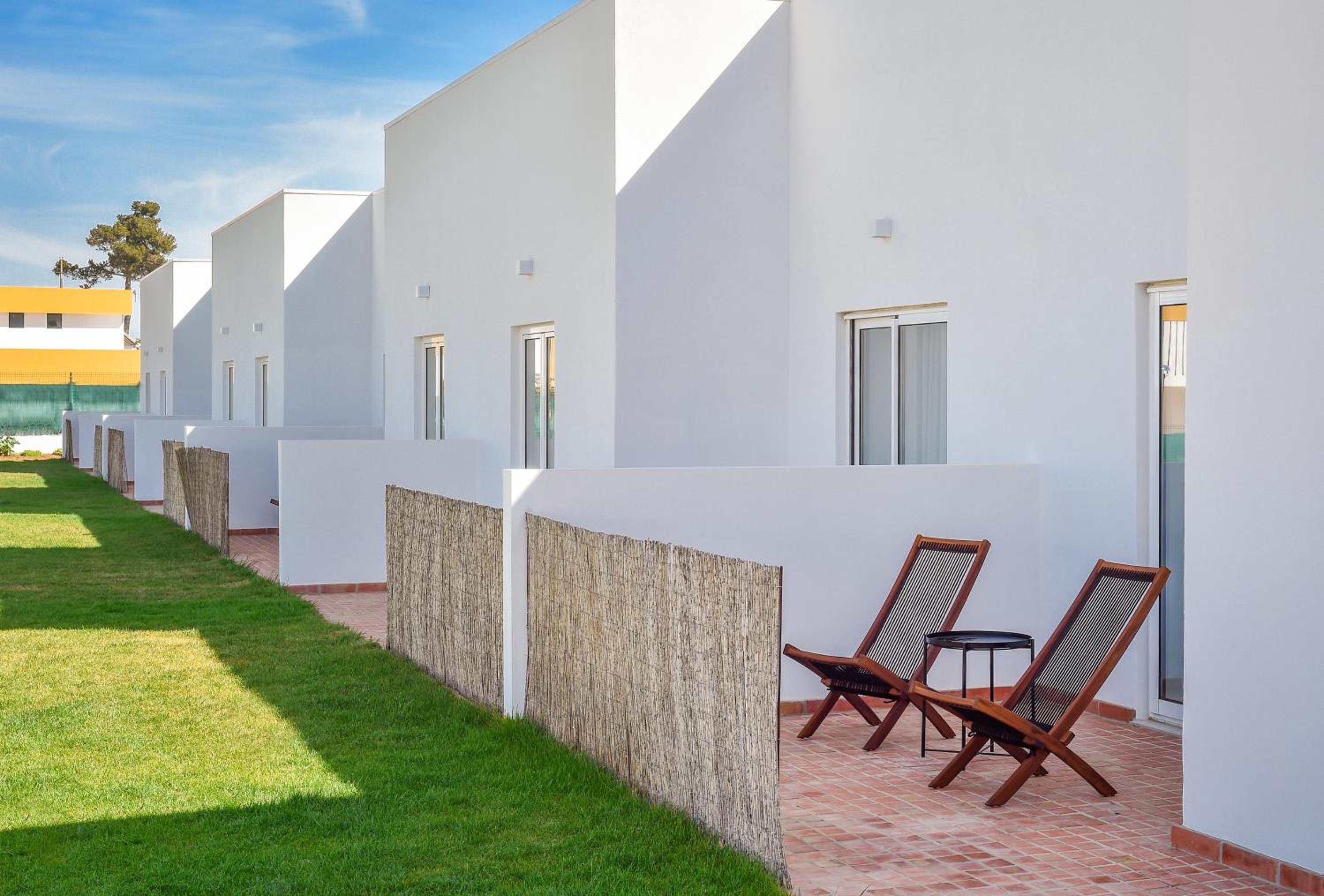 Suite with Pool View - Photo 4