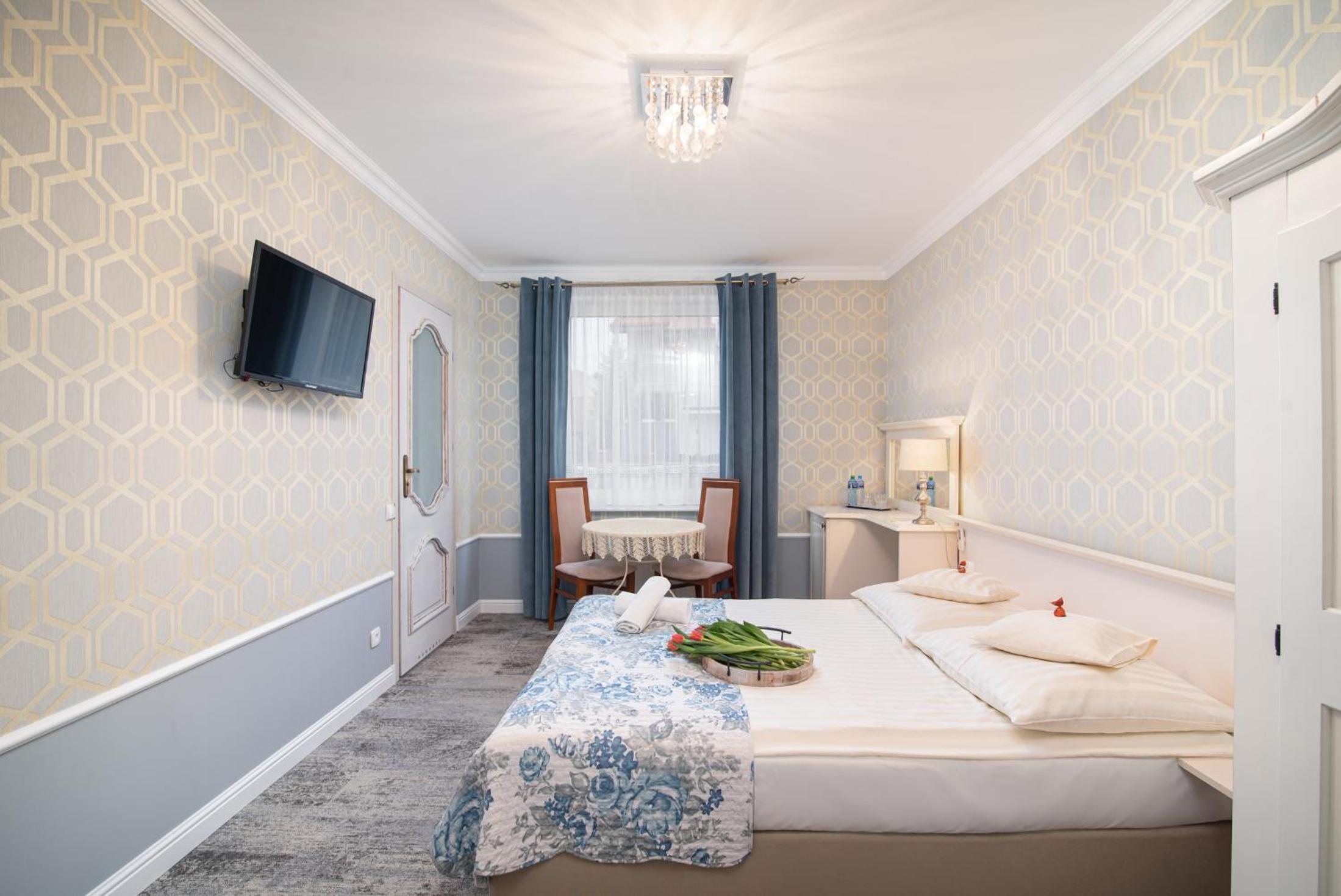Double Room with Street View