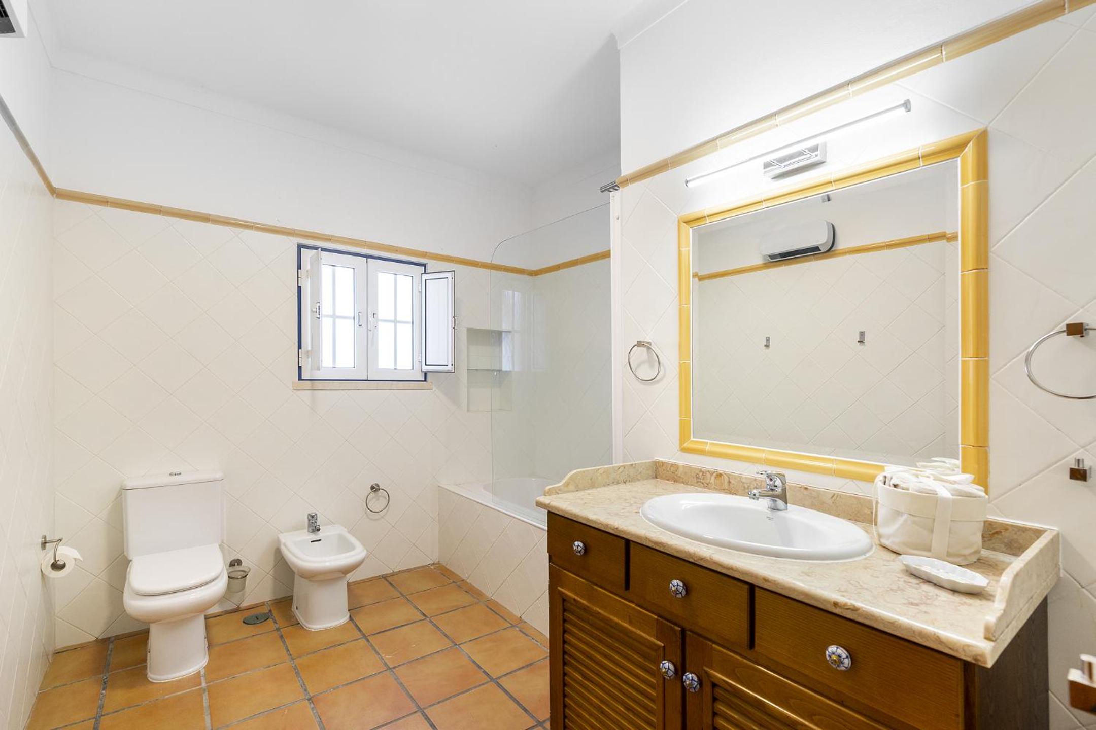 Three-Bedroom Villa photo 3