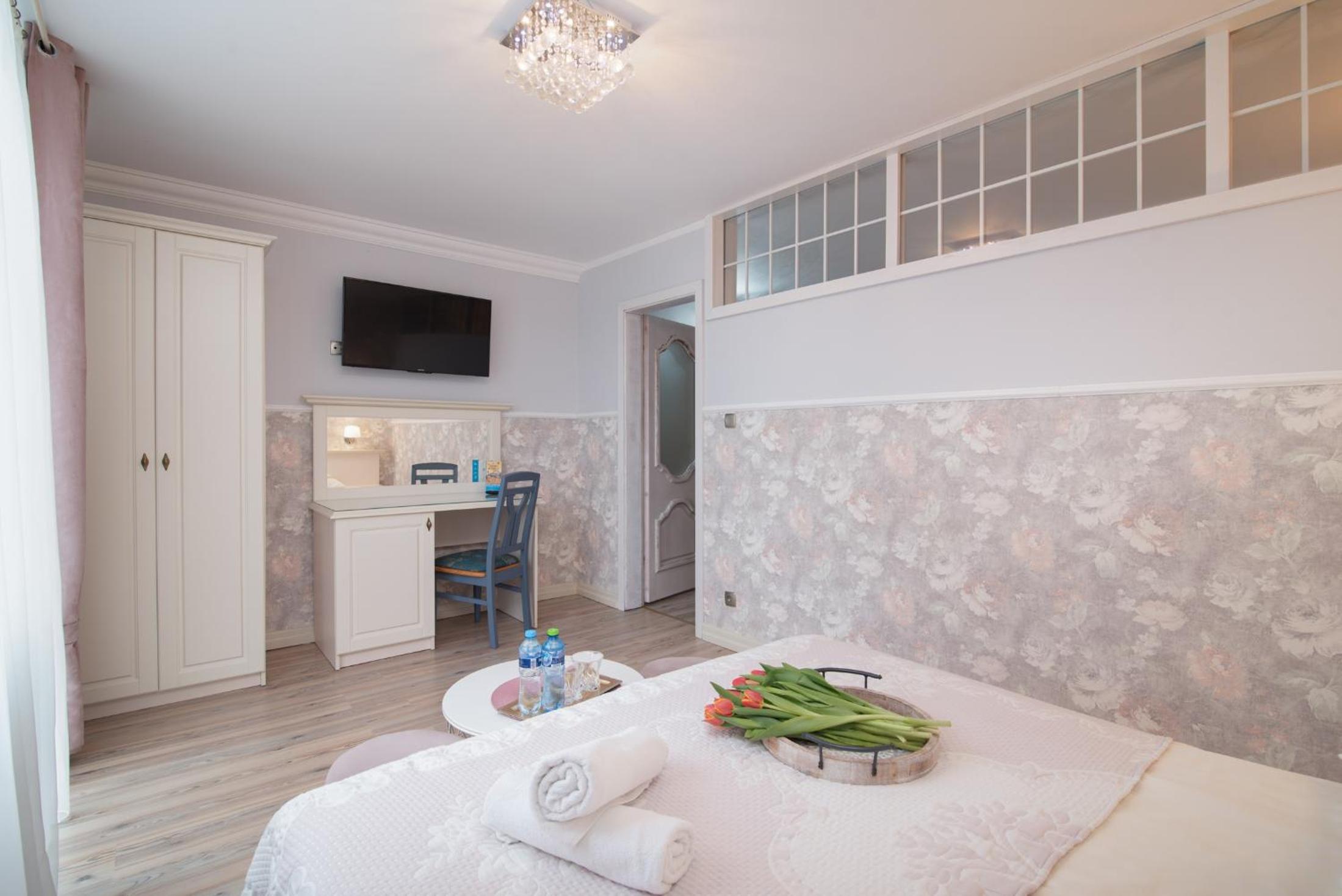 Studio (2 Adults + 2 Children)
