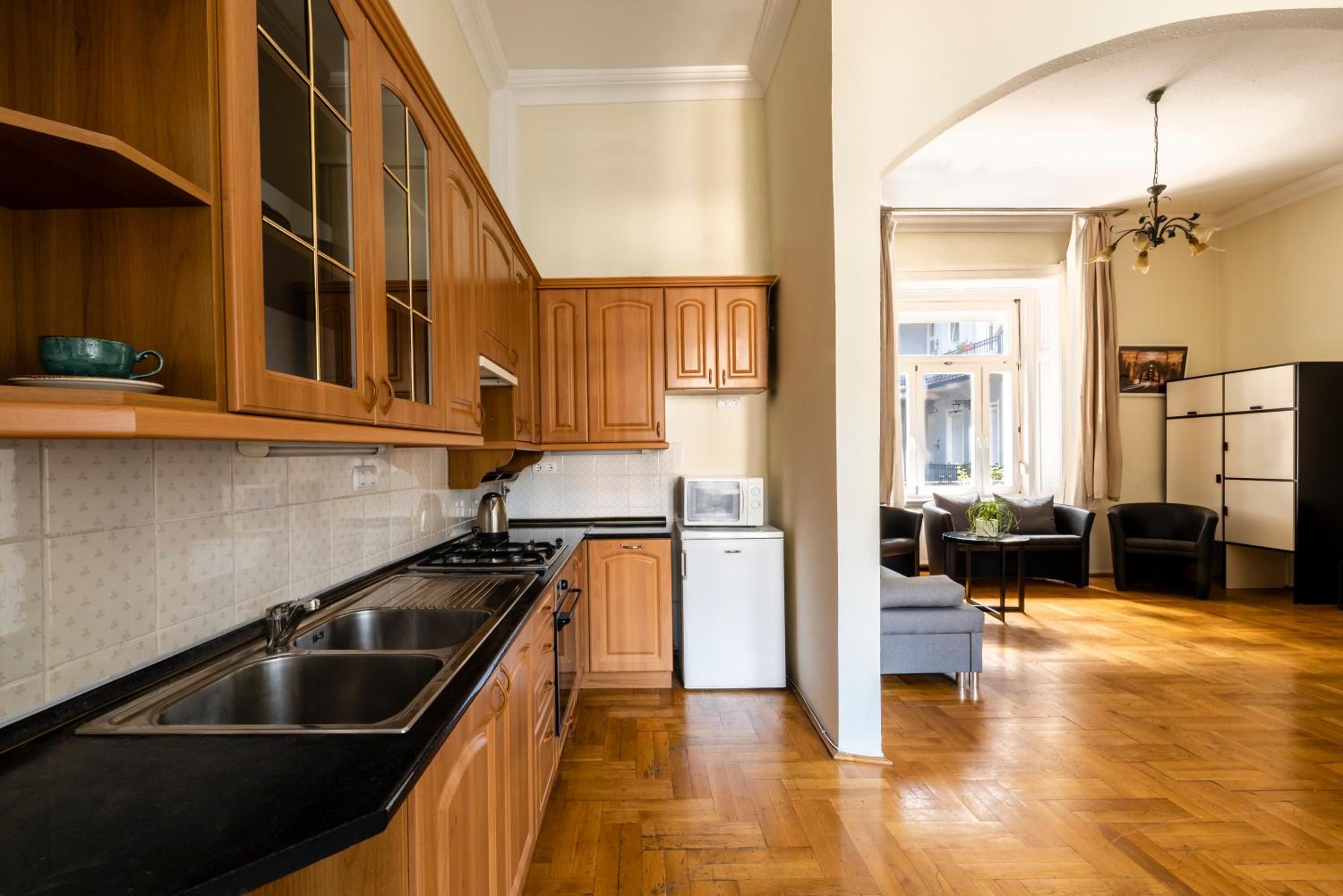 One-Bedroom Apartment - Photo 6