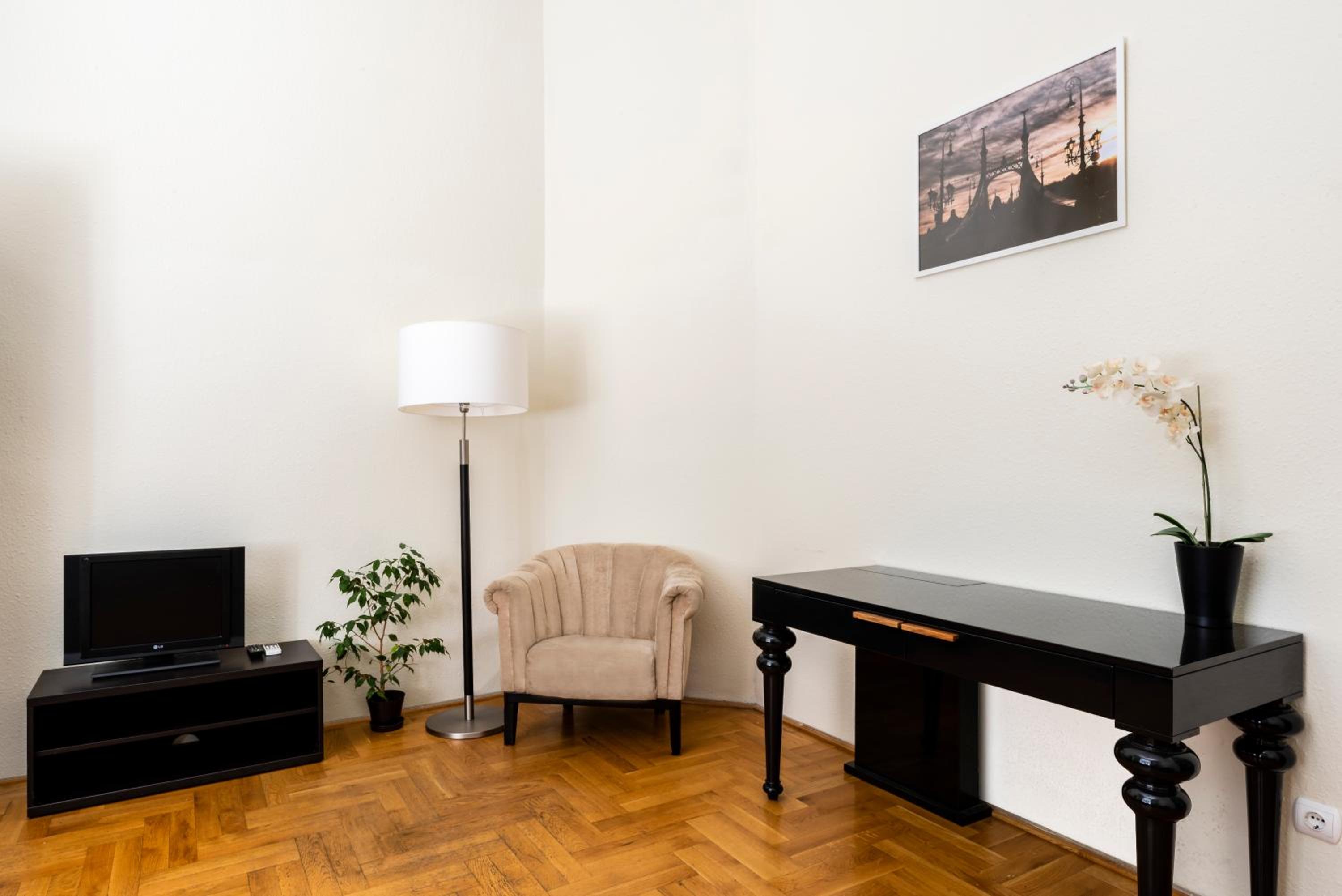 One-Bedroom Apartment - Photo 5