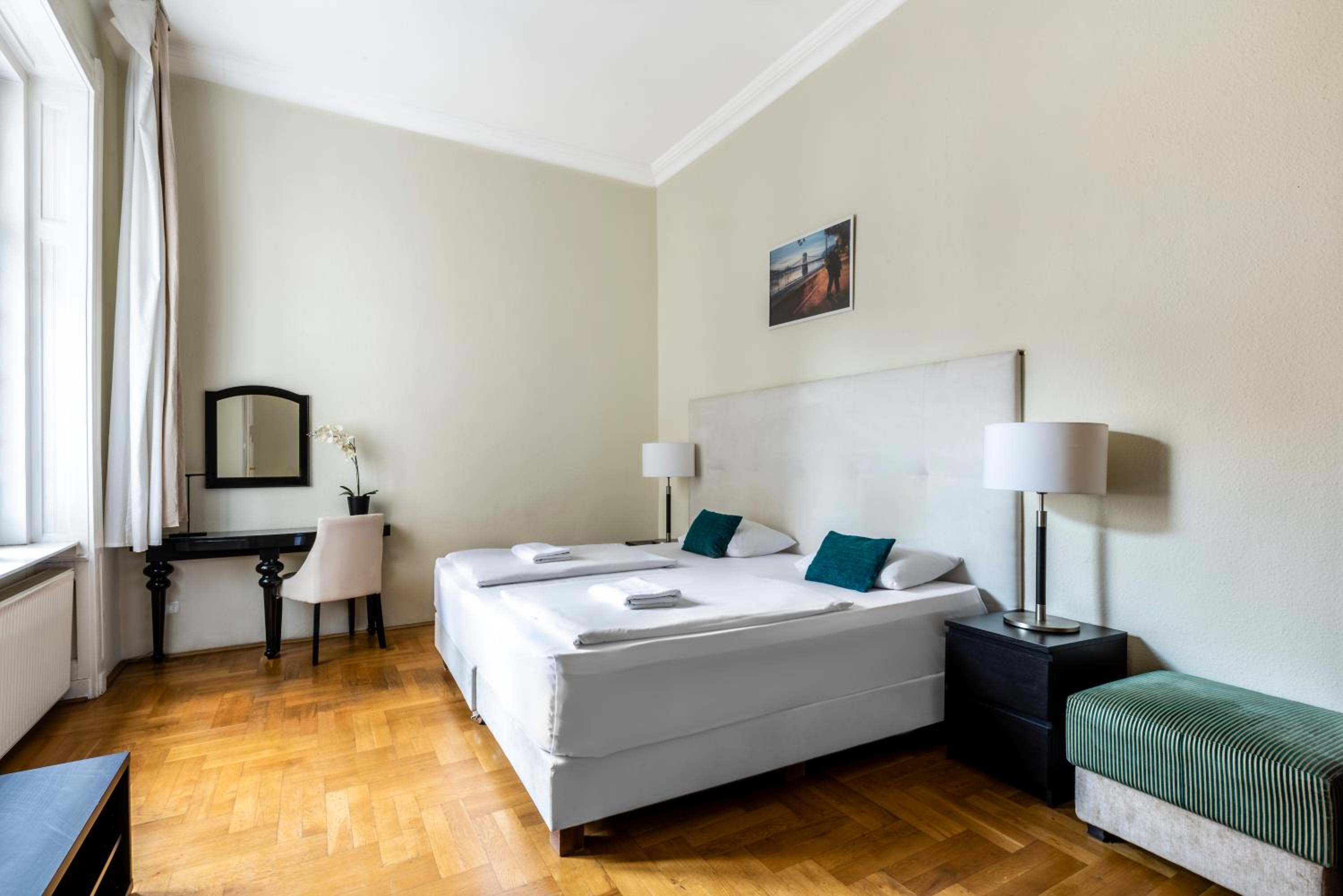 One-Bedroom Apartment - Photo 1