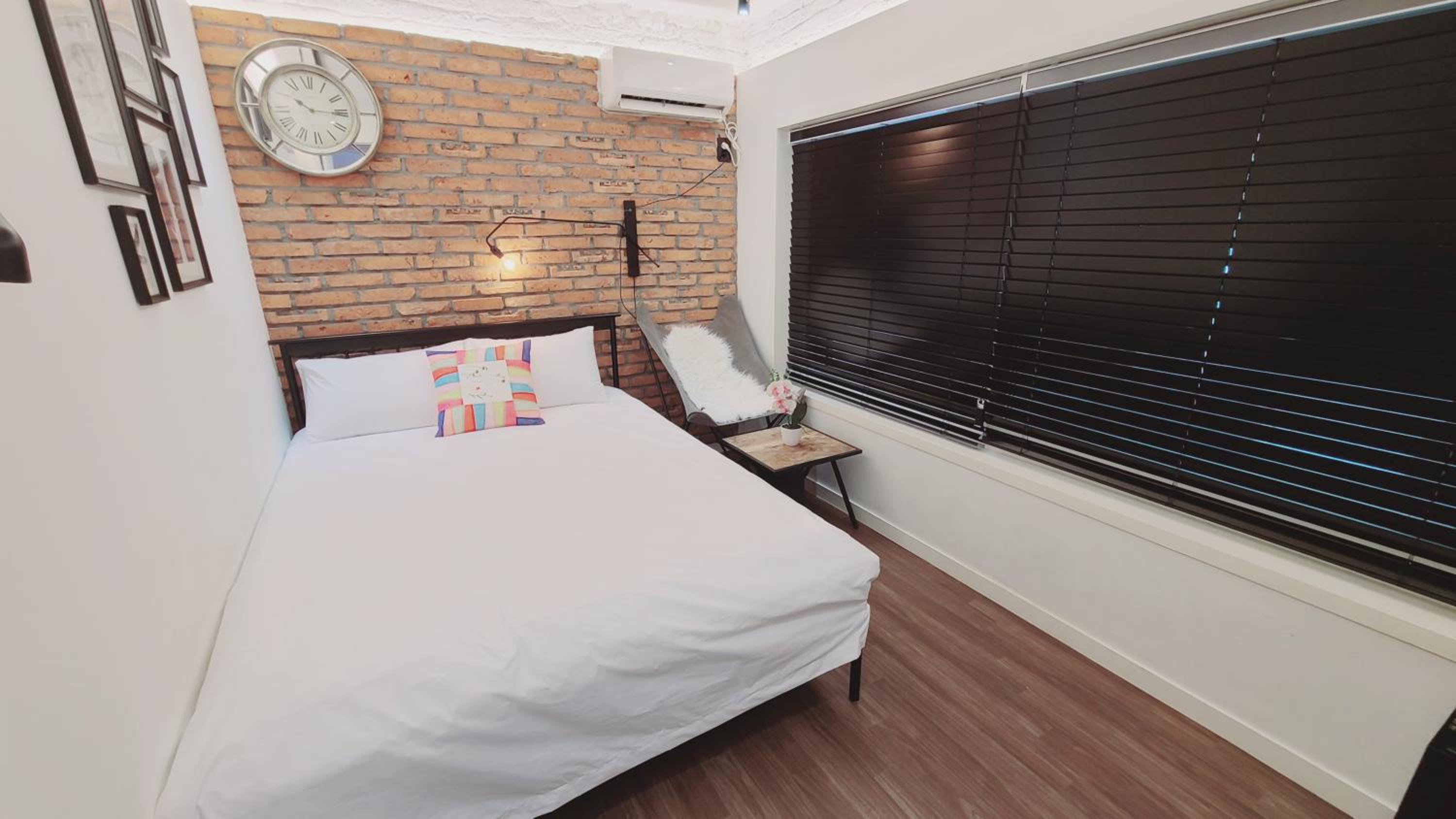 Double Room with Private External Bathroom - Photo 3