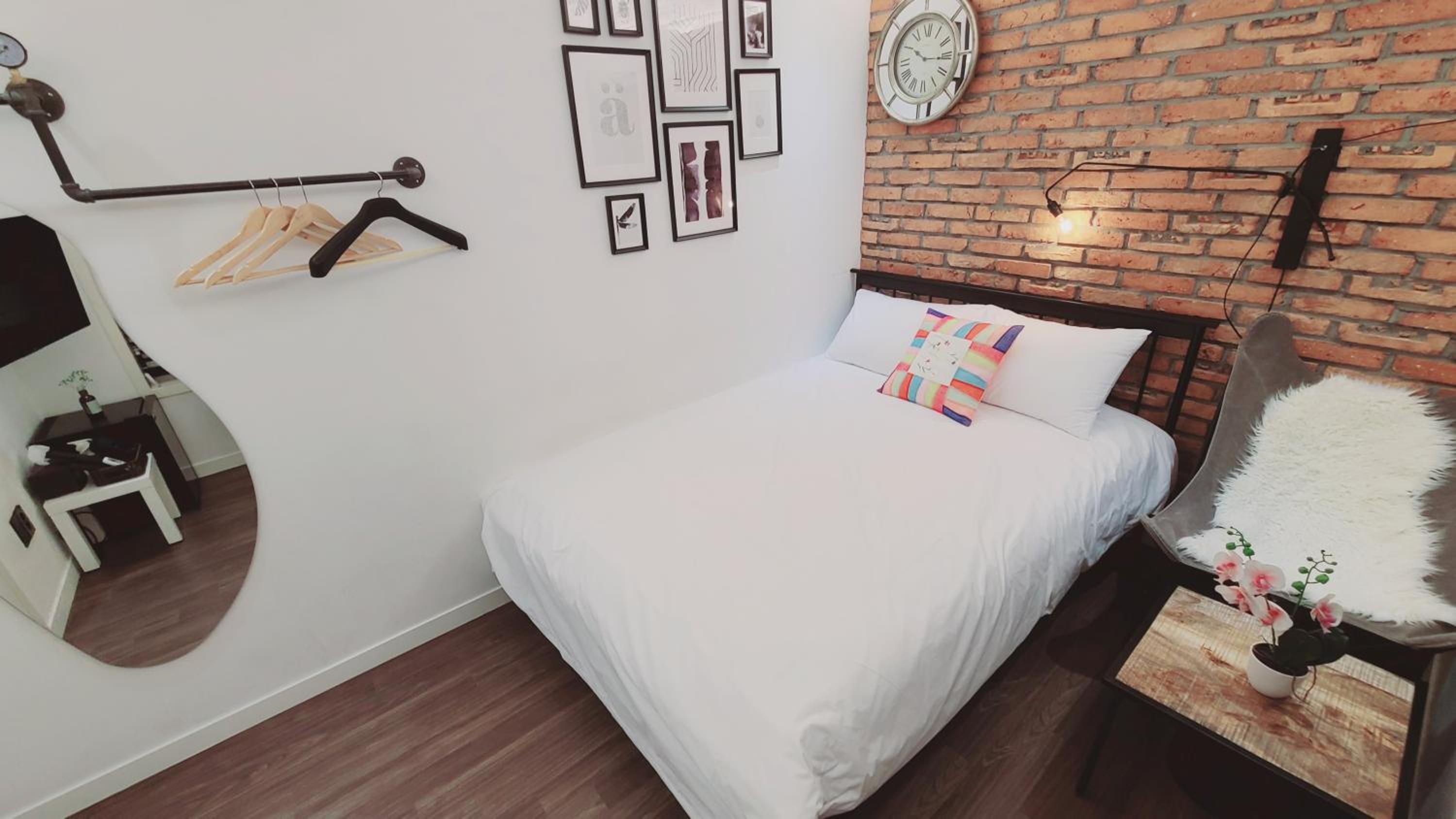 Double Room with Private External Bathroom - Photo 2