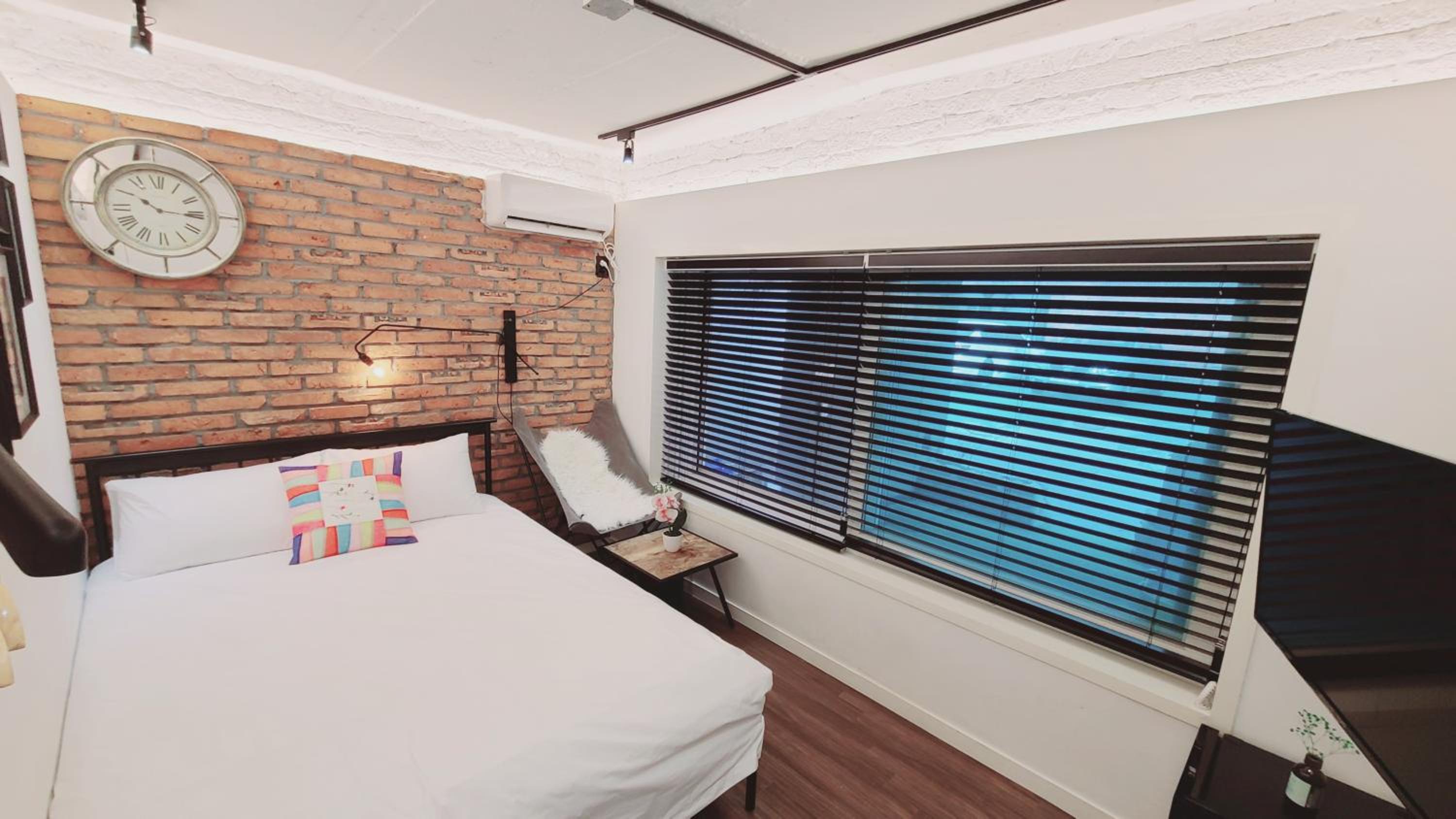 Double Room with Private External Bathroom - Photo 1