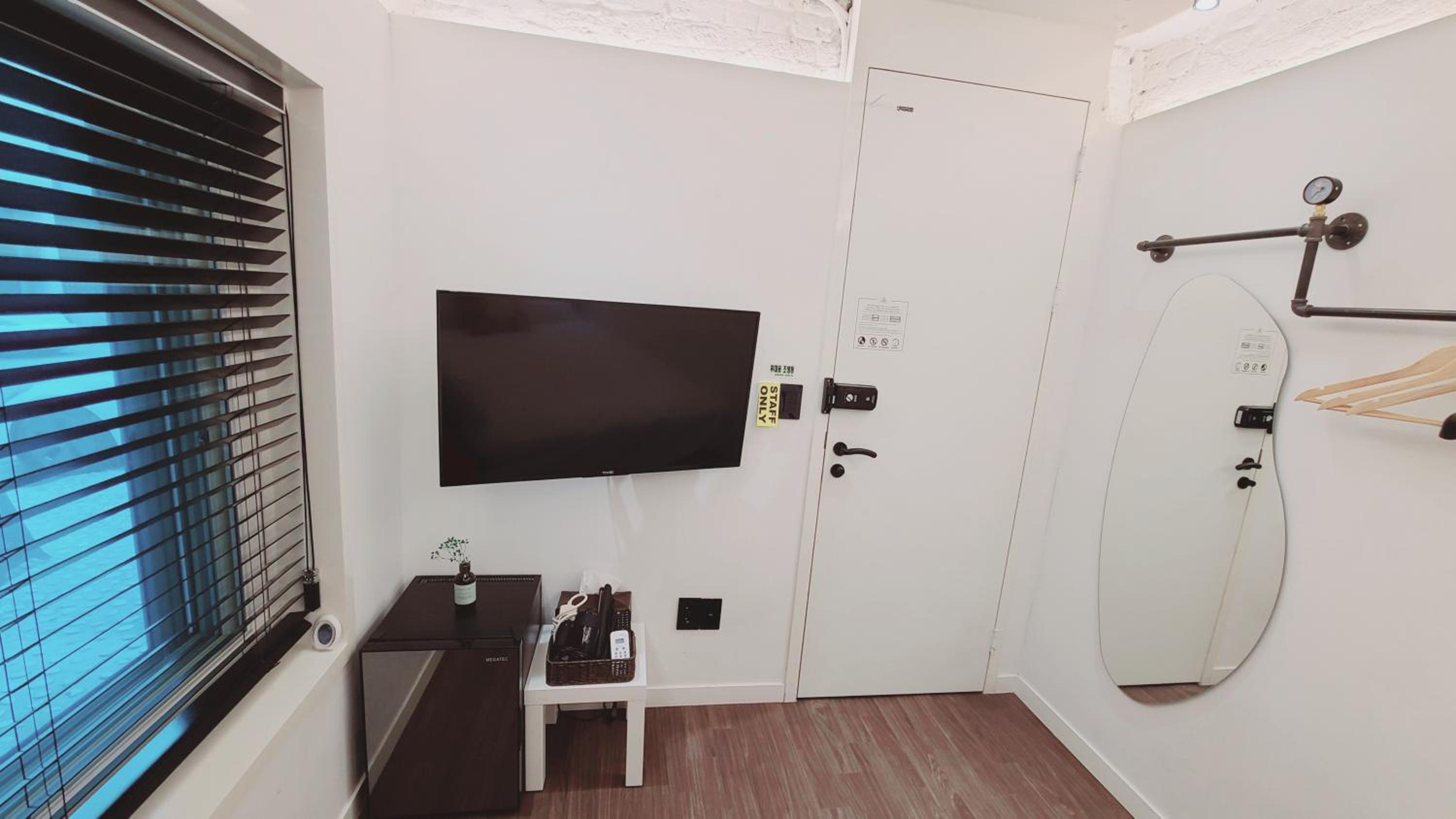 Double Room with Private External Bathroom - Photo 17