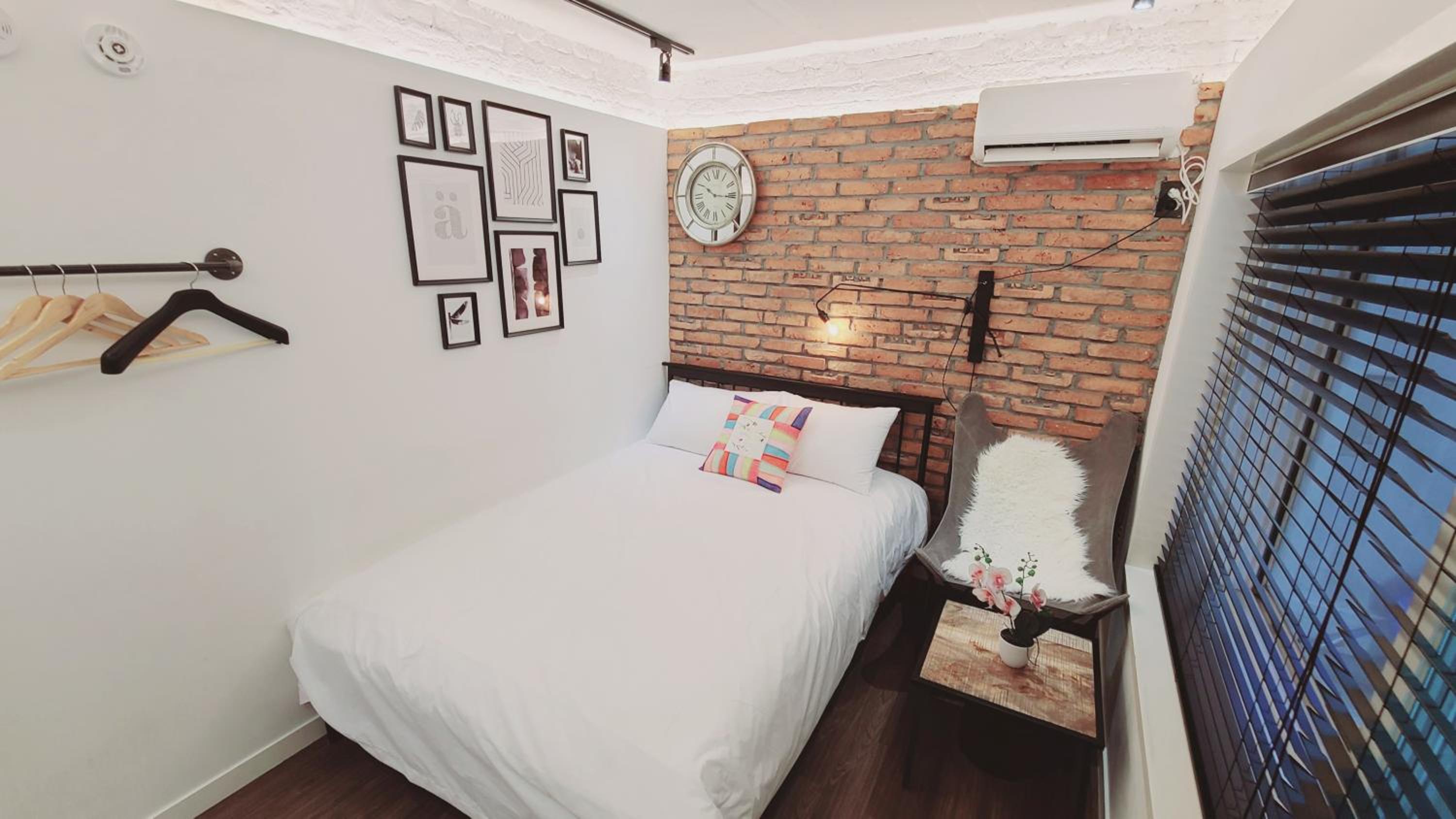 Double Room with Private External Bathroom - Photo 16