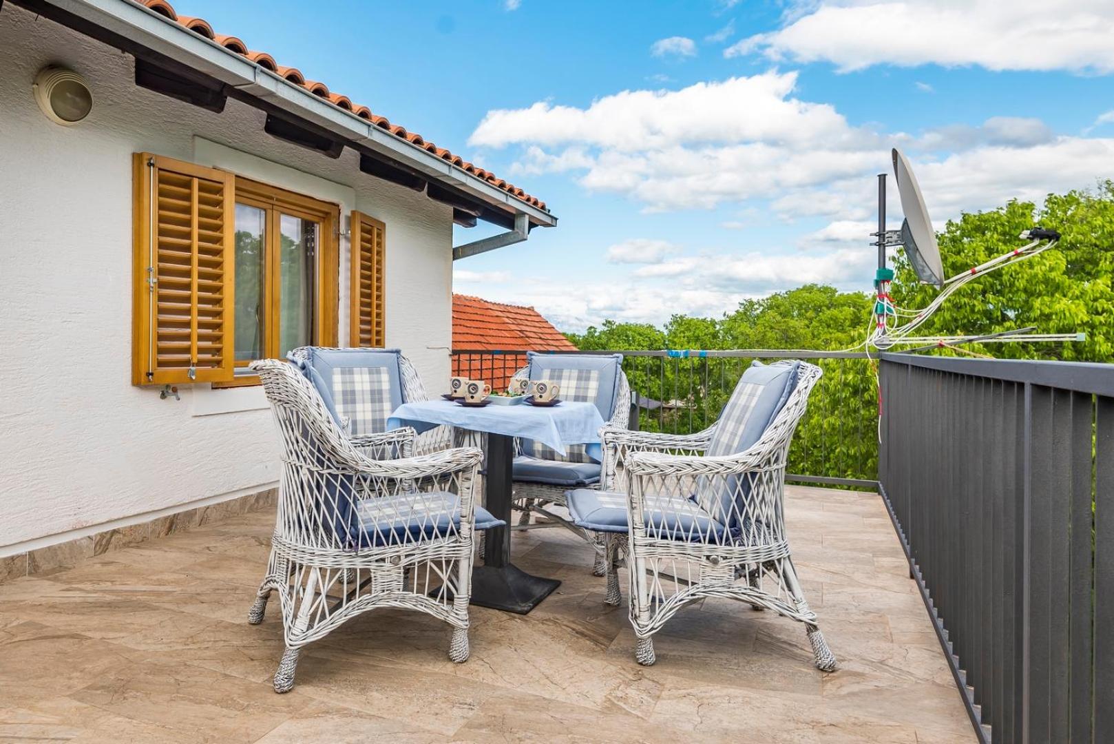 Villa photo 2