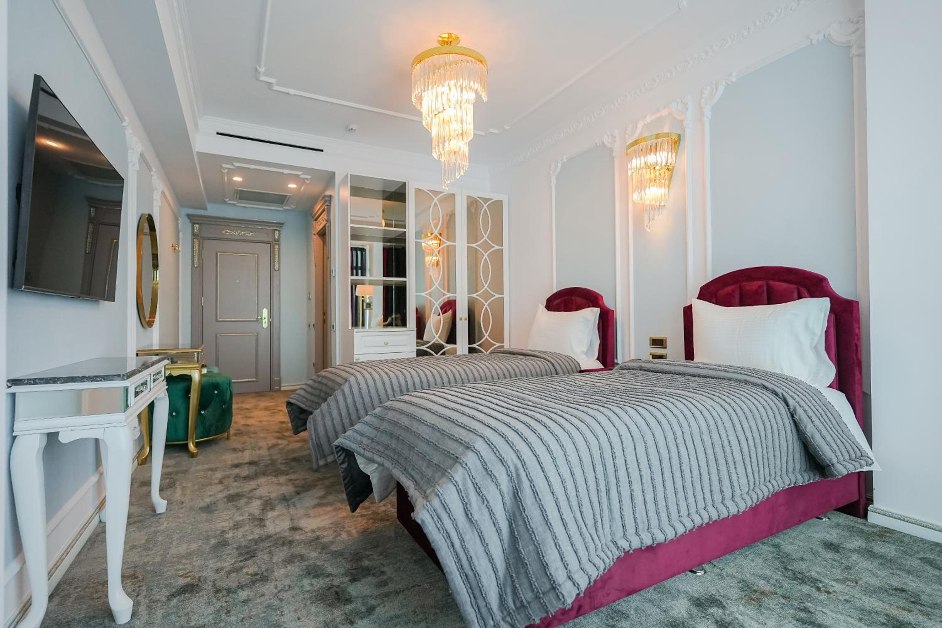 Twin Room - Photo 3