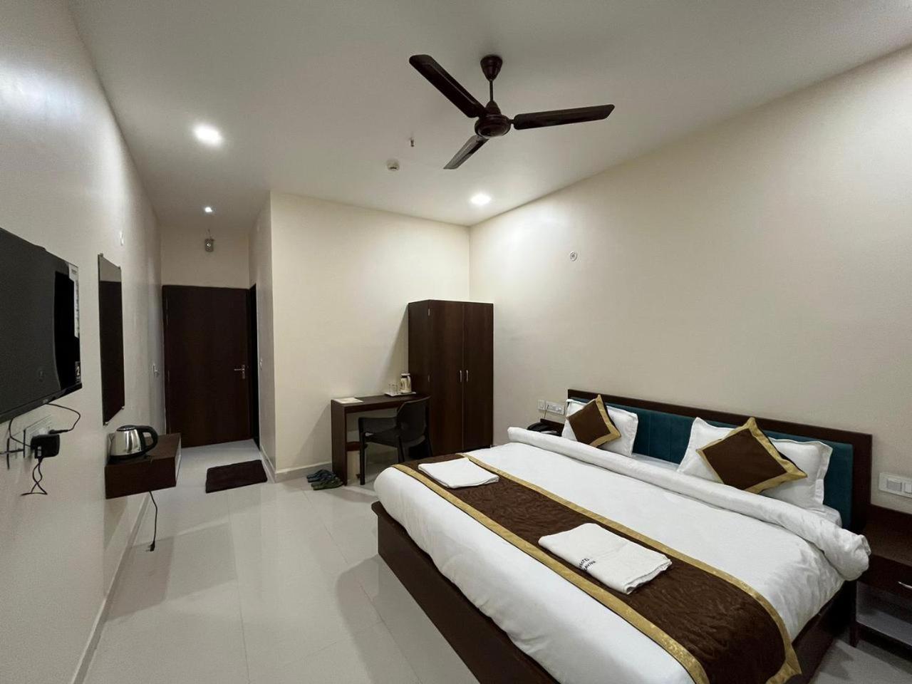 Deluxe Double or Twin Room - Photo 2
