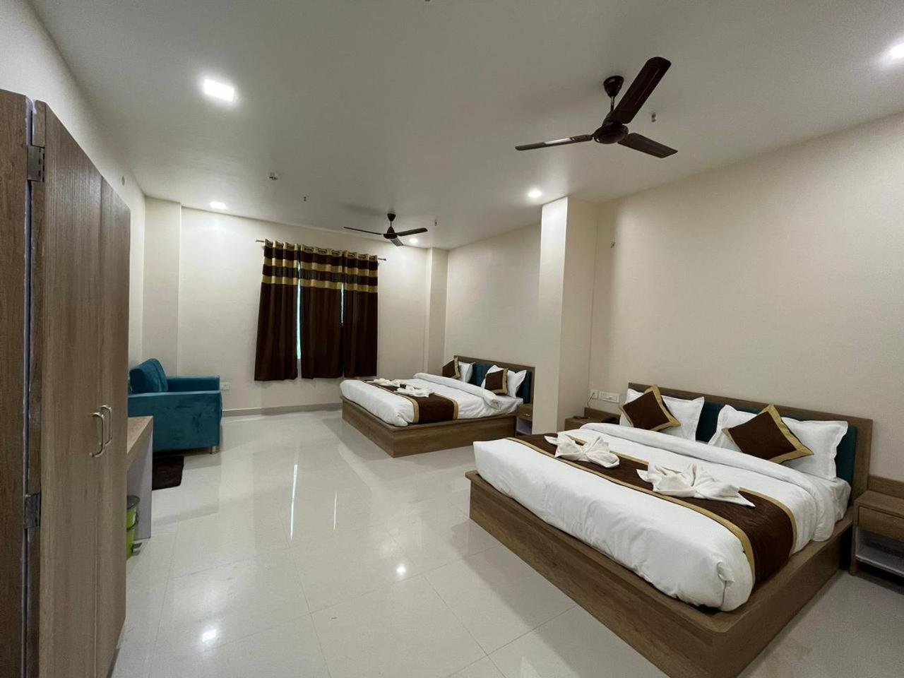 Family Room - Photo 4
