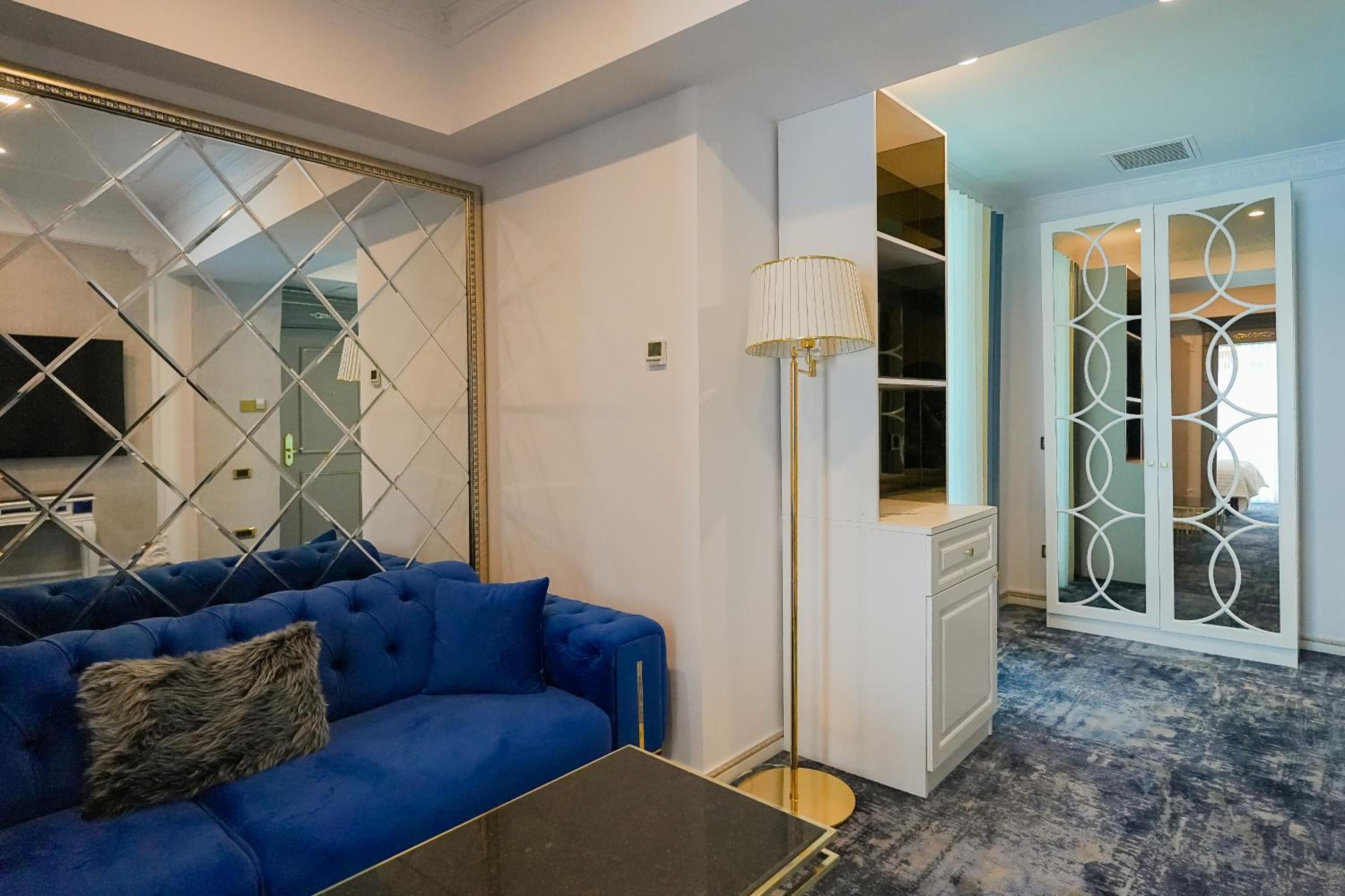 Suite - Photo 3
