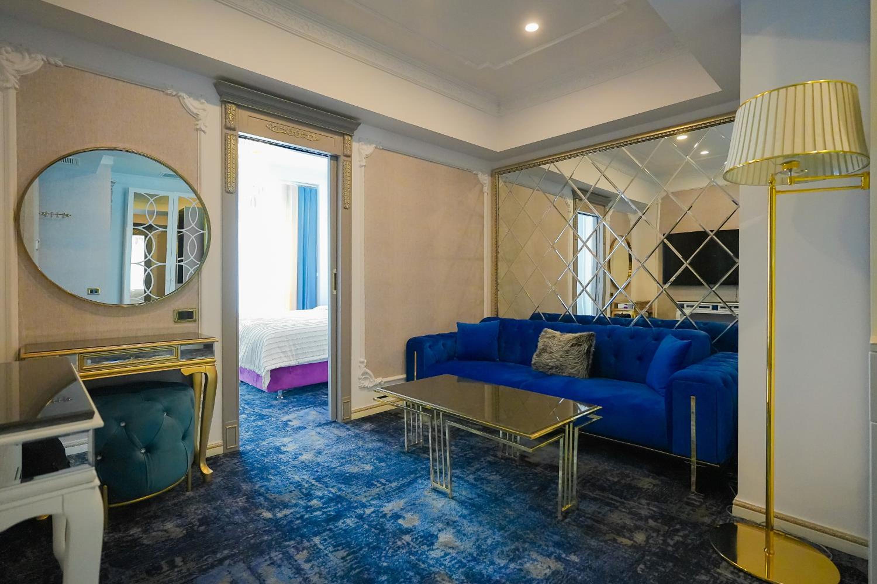 Suite - Photo 25