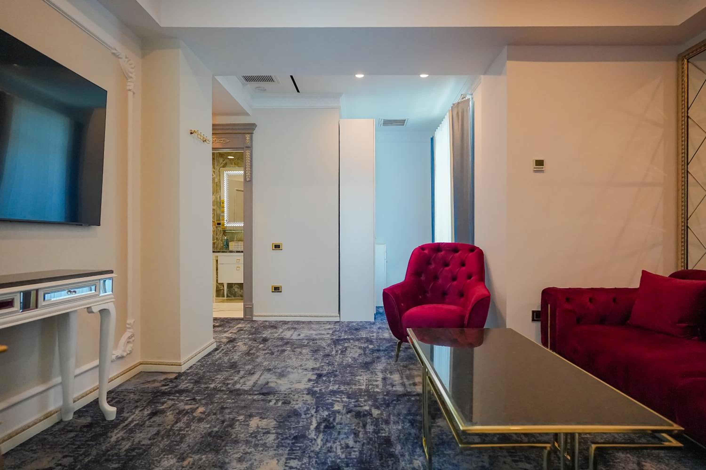 Suite - Photo 9
