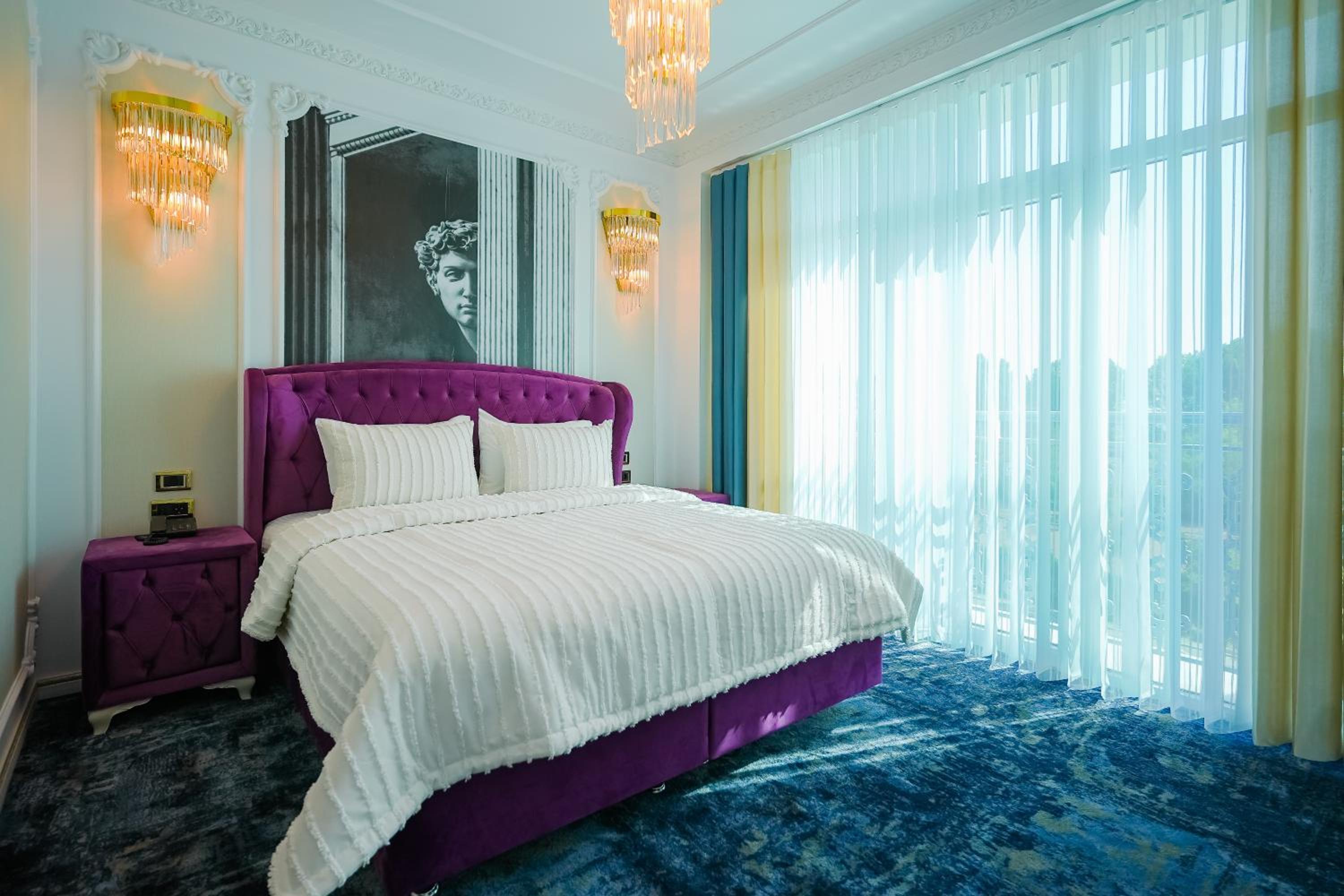 Suite - Photo 22