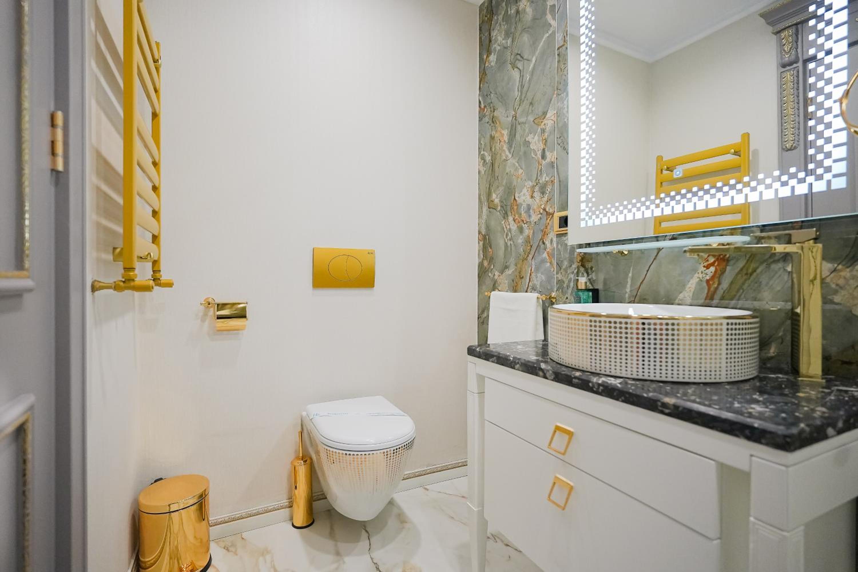 Suite - Photo 20