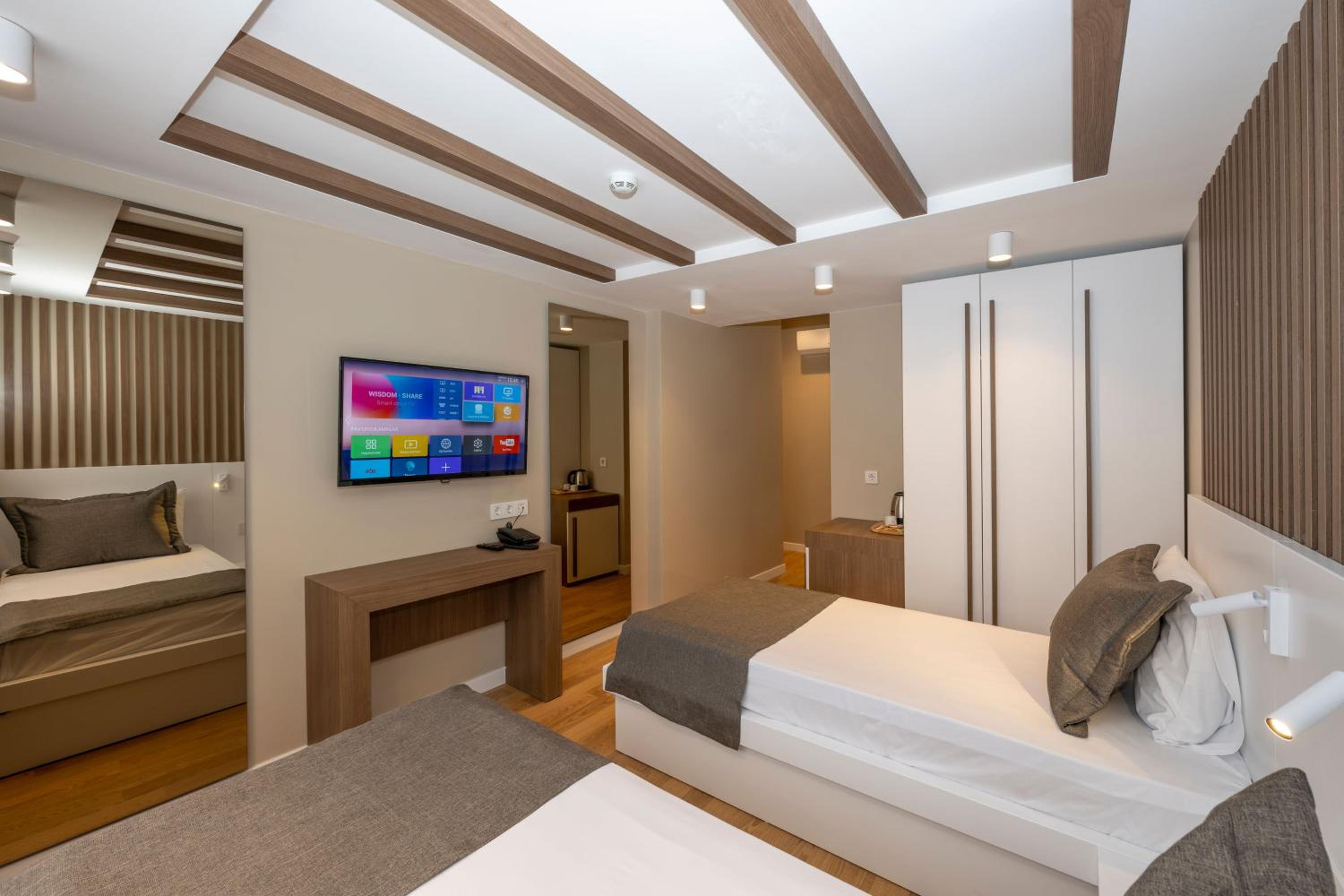 Deluxe Double or Twin Room photo 2