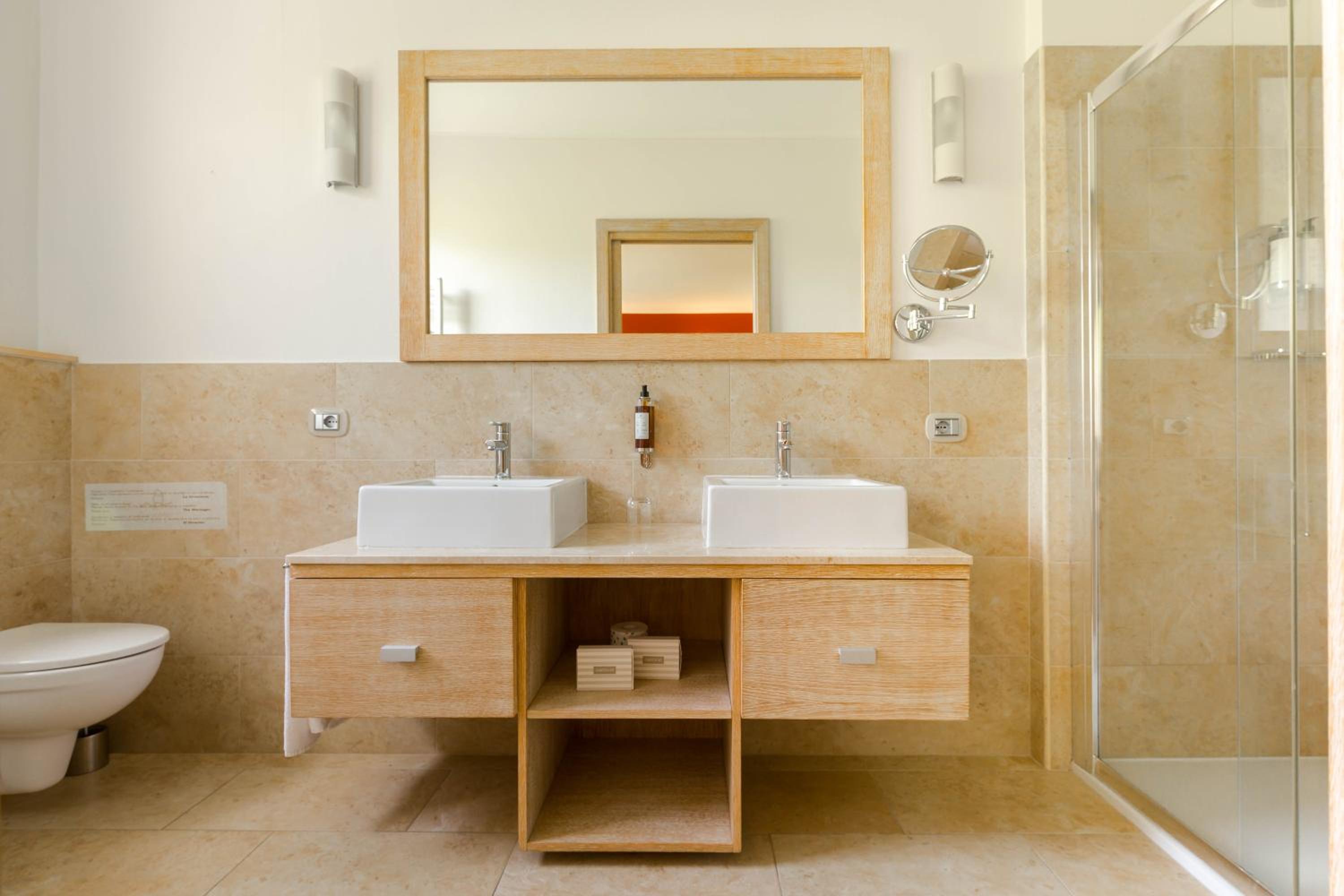 Superior Double or Twin Room - Photo 9