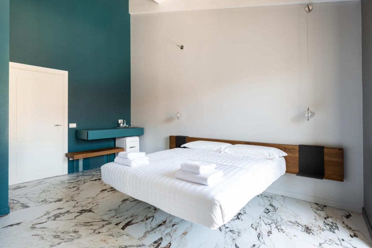 Queen Room with Lake View